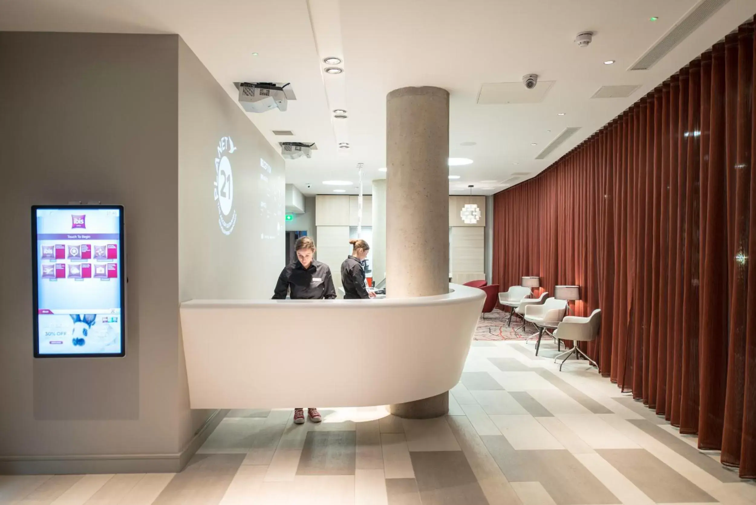 Lobby or reception, Lobby/Reception in ibis Edinburgh Centre South Bridge – Royal Mile