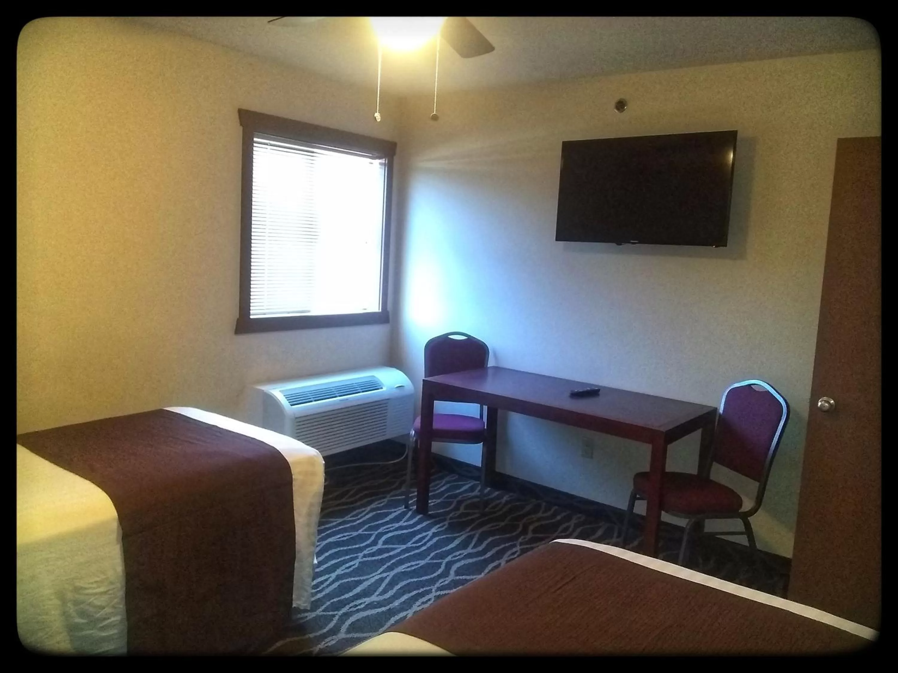 Bed in The Sunset Inn