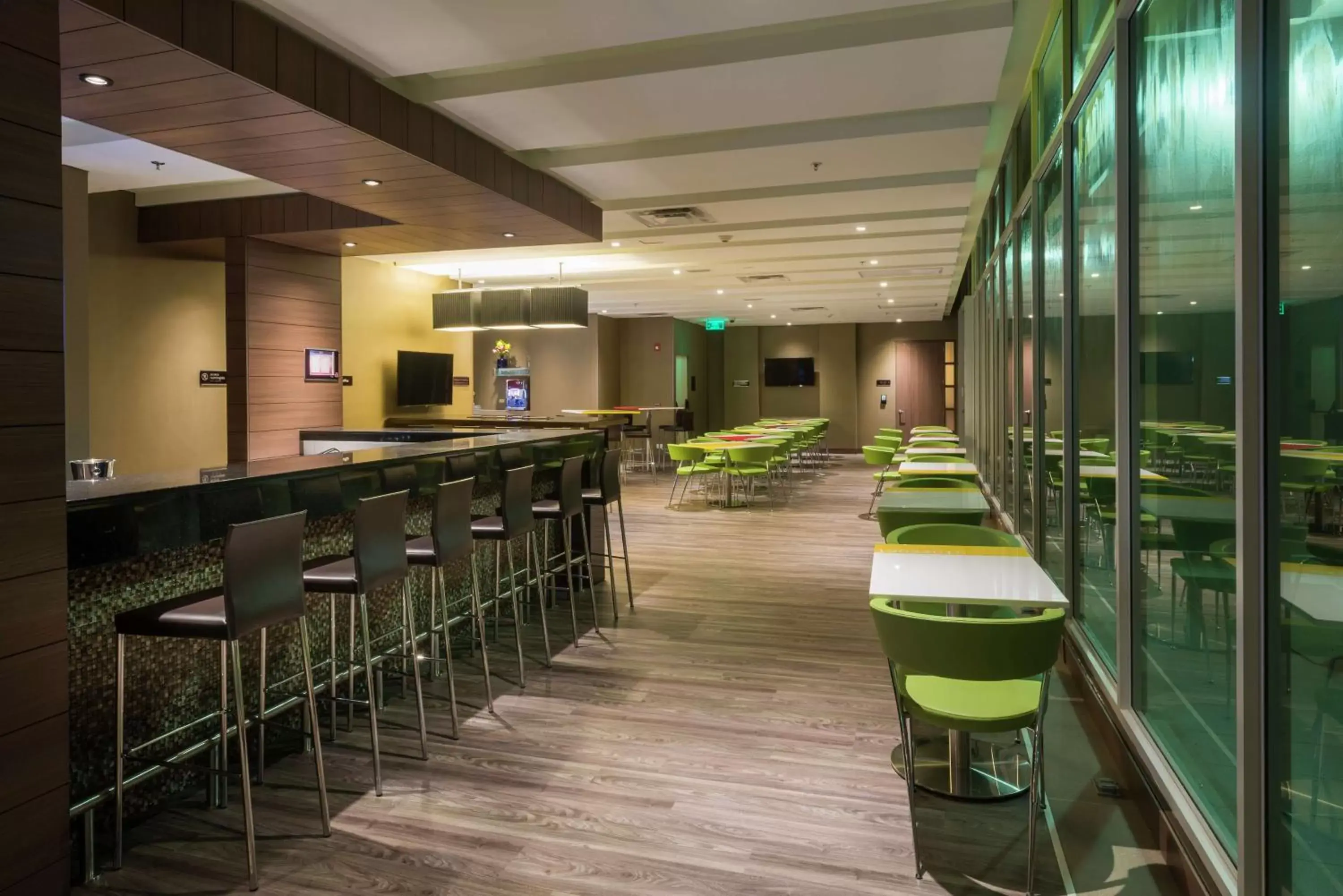 Lounge or bar, Lounge/Bar in Hampton By Hilton Yopal