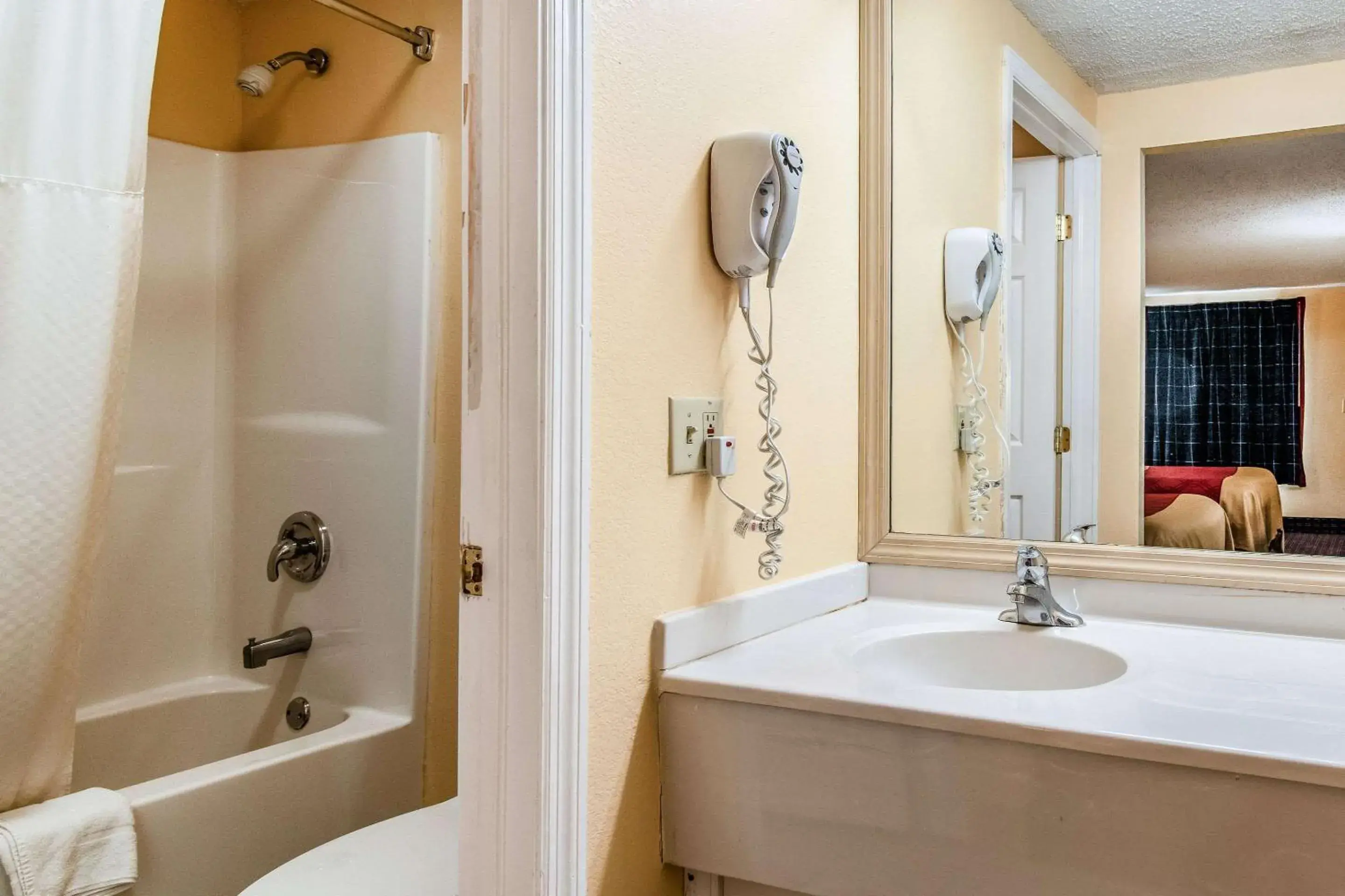 Bathroom in Rodeway Inn