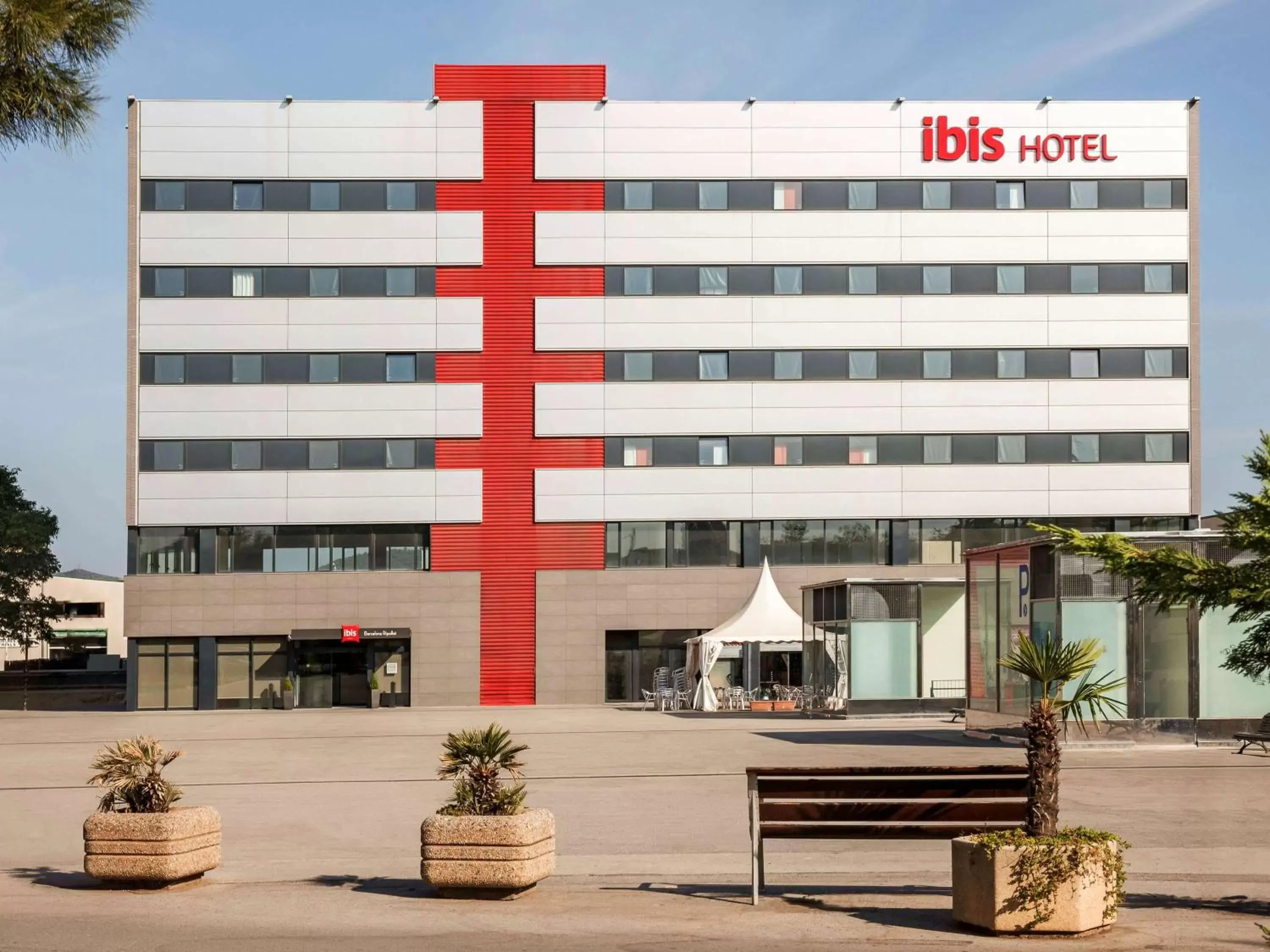 Property building in Ibis Ripollet
