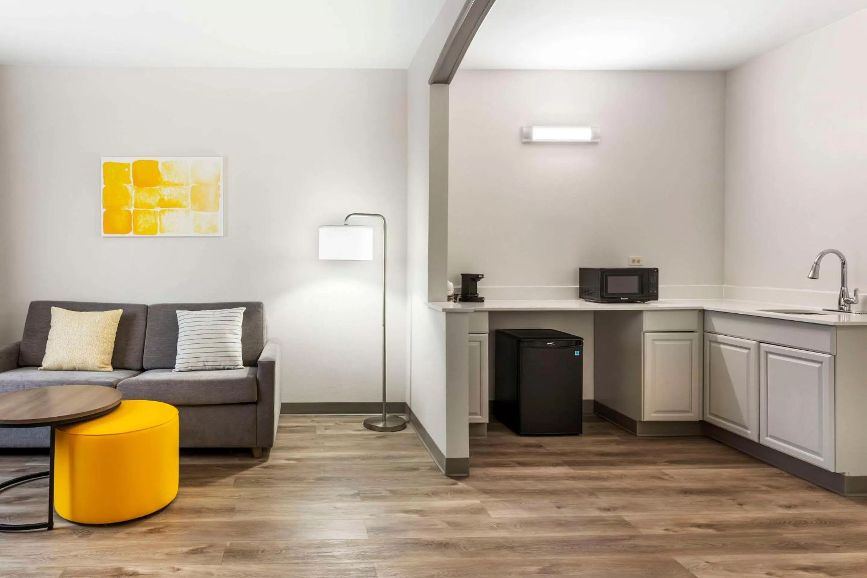 Bedroom in Comfort Suites Elgin Northwest