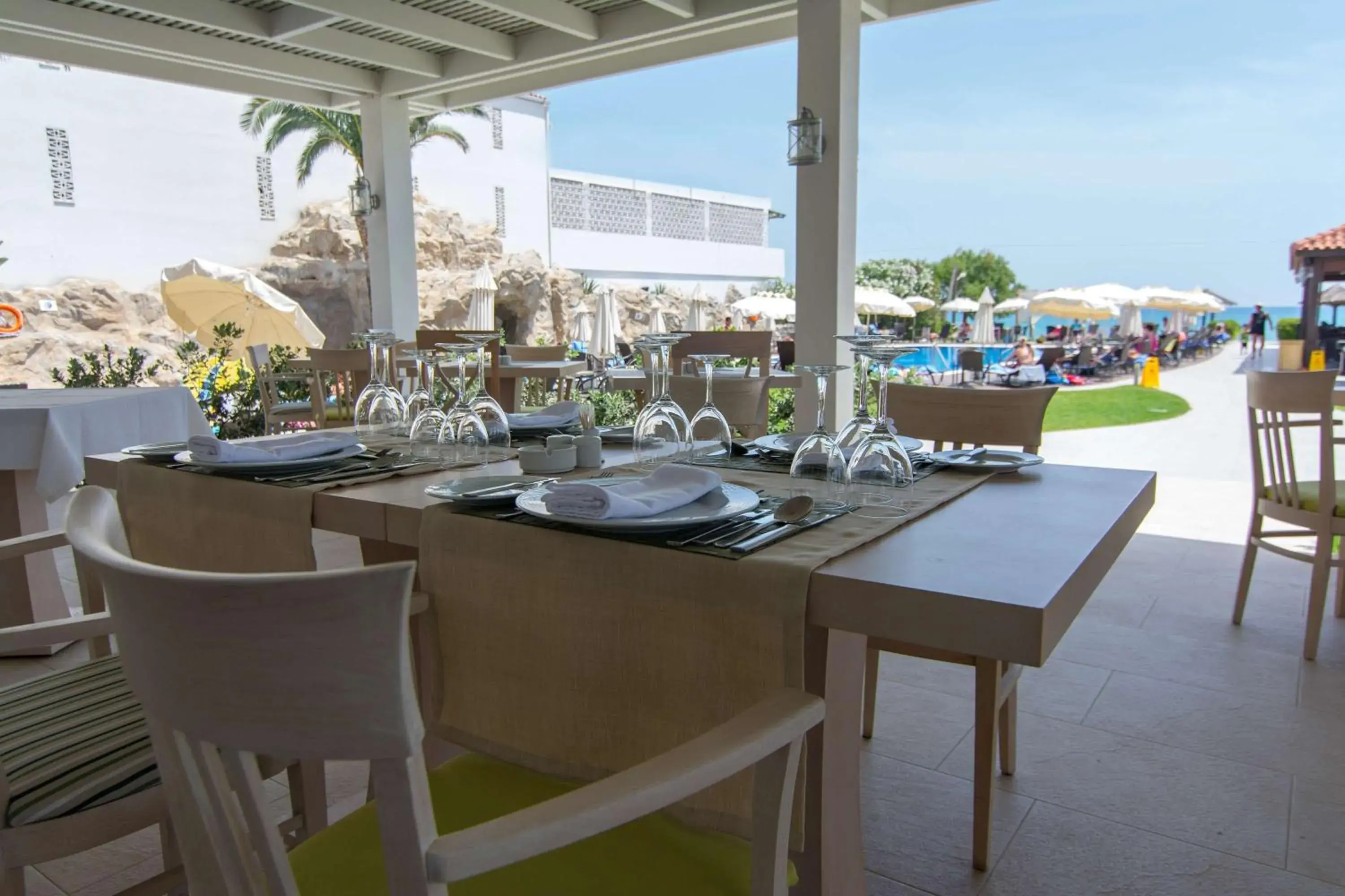 Restaurant/Places to Eat in Galaxy Beach Resort, BW Premier Collection