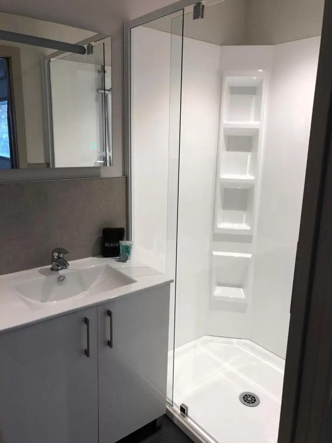 Shower, Bathroom in Autoline Queenstown Motel