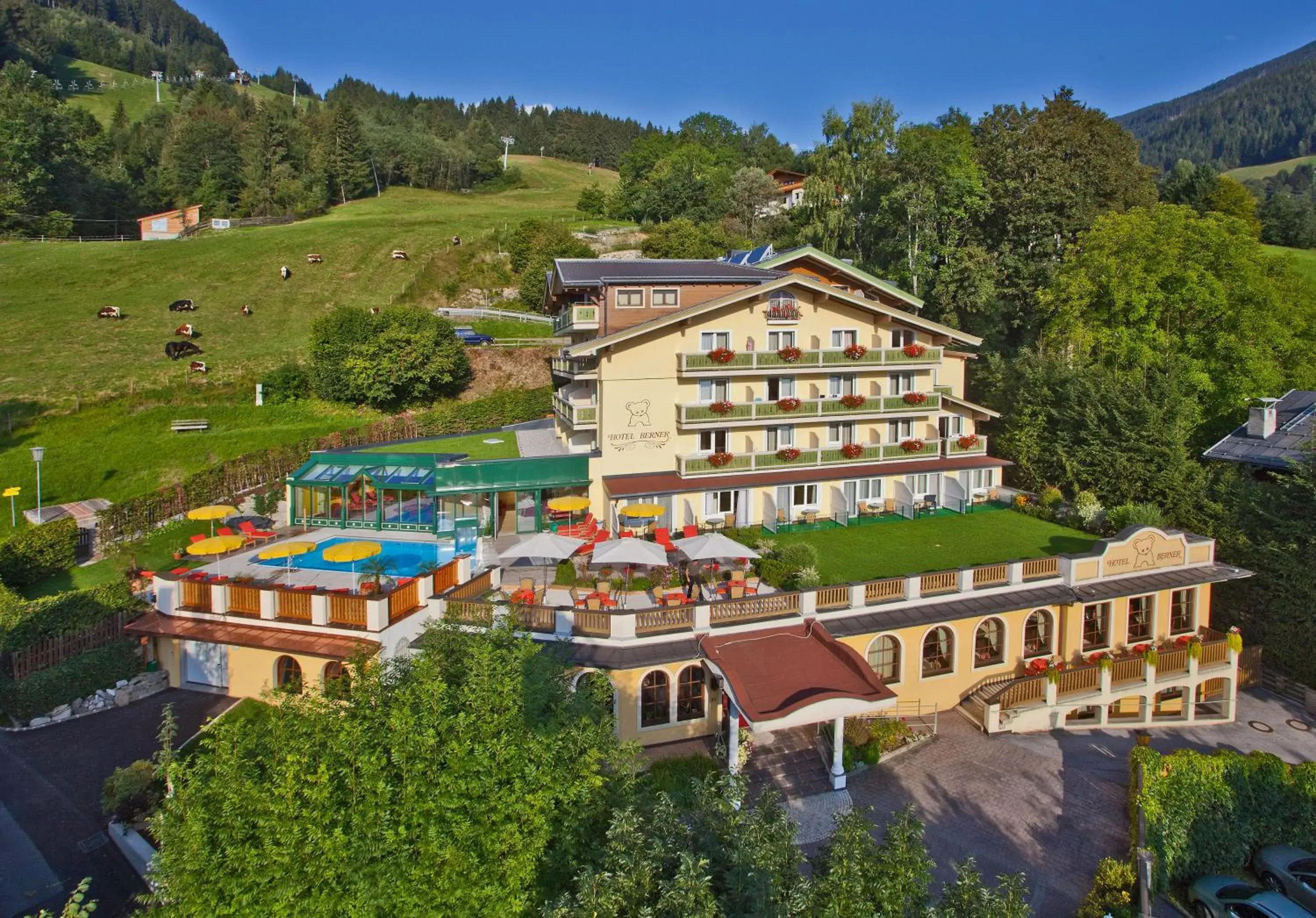 Facade/entrance, Bird's-eye View in Hotel Berner