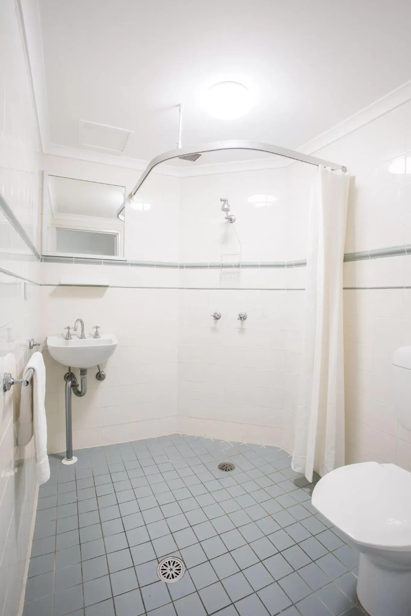 Shower, Bathroom in Arena Hotel (formerly Sleep Express Motel)