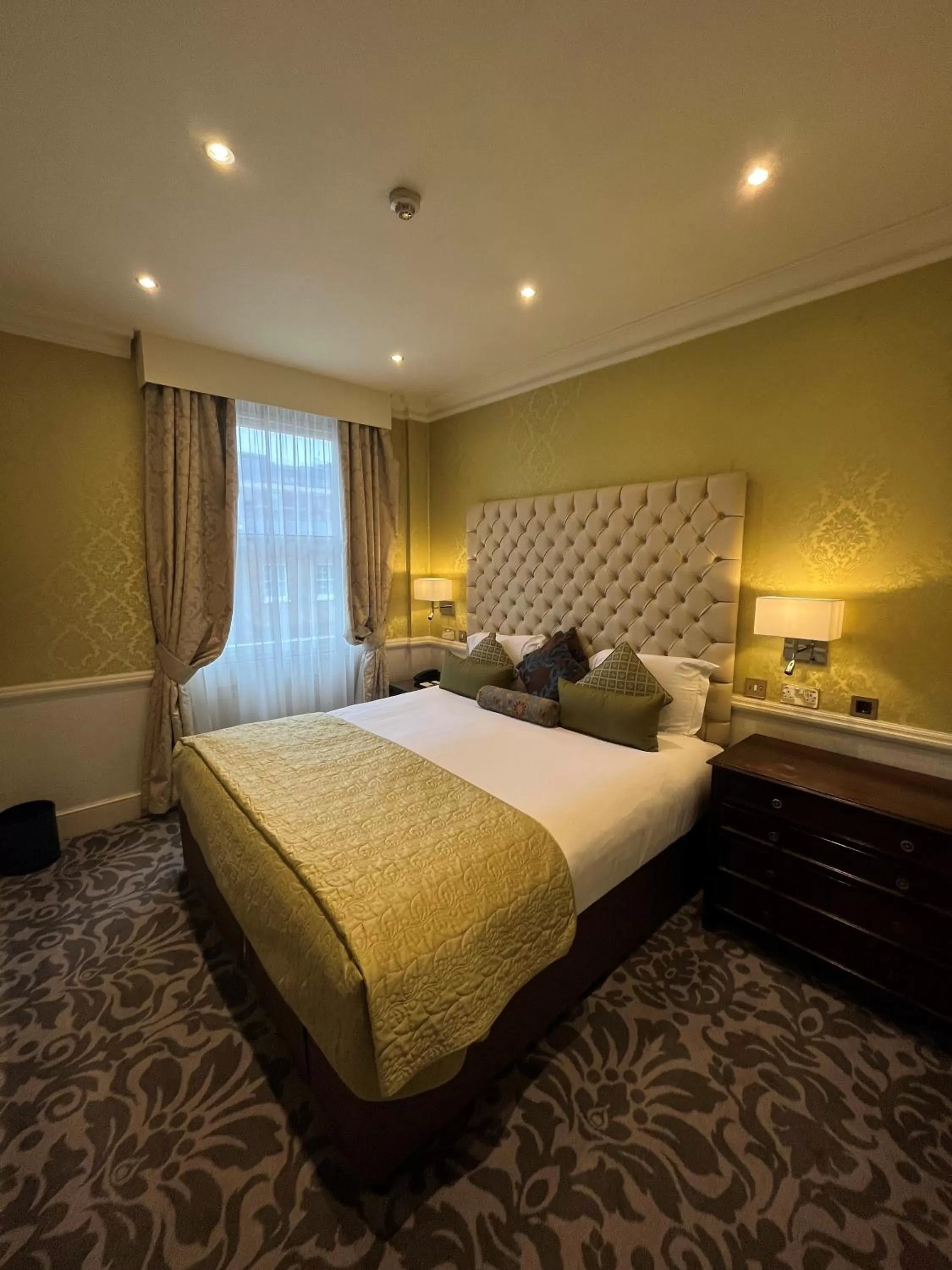 Bedroom, Bed in The Leonard Hotel