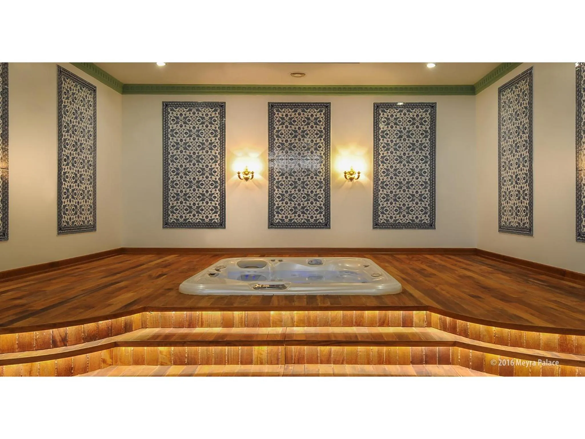 Hot Tub in Meyra Palace