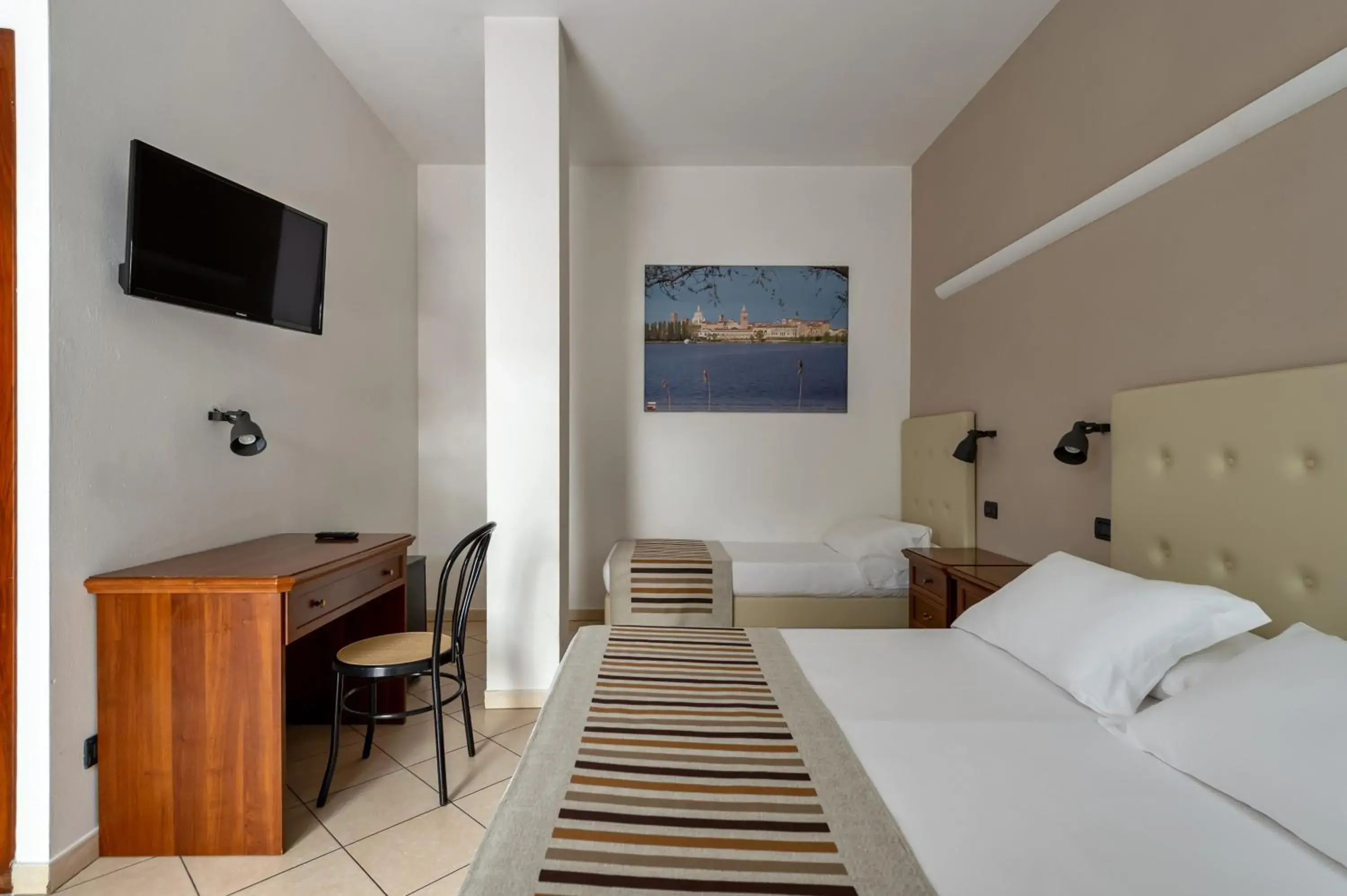 TV and multimedia, Bed in Hotel Mantegna Stazione