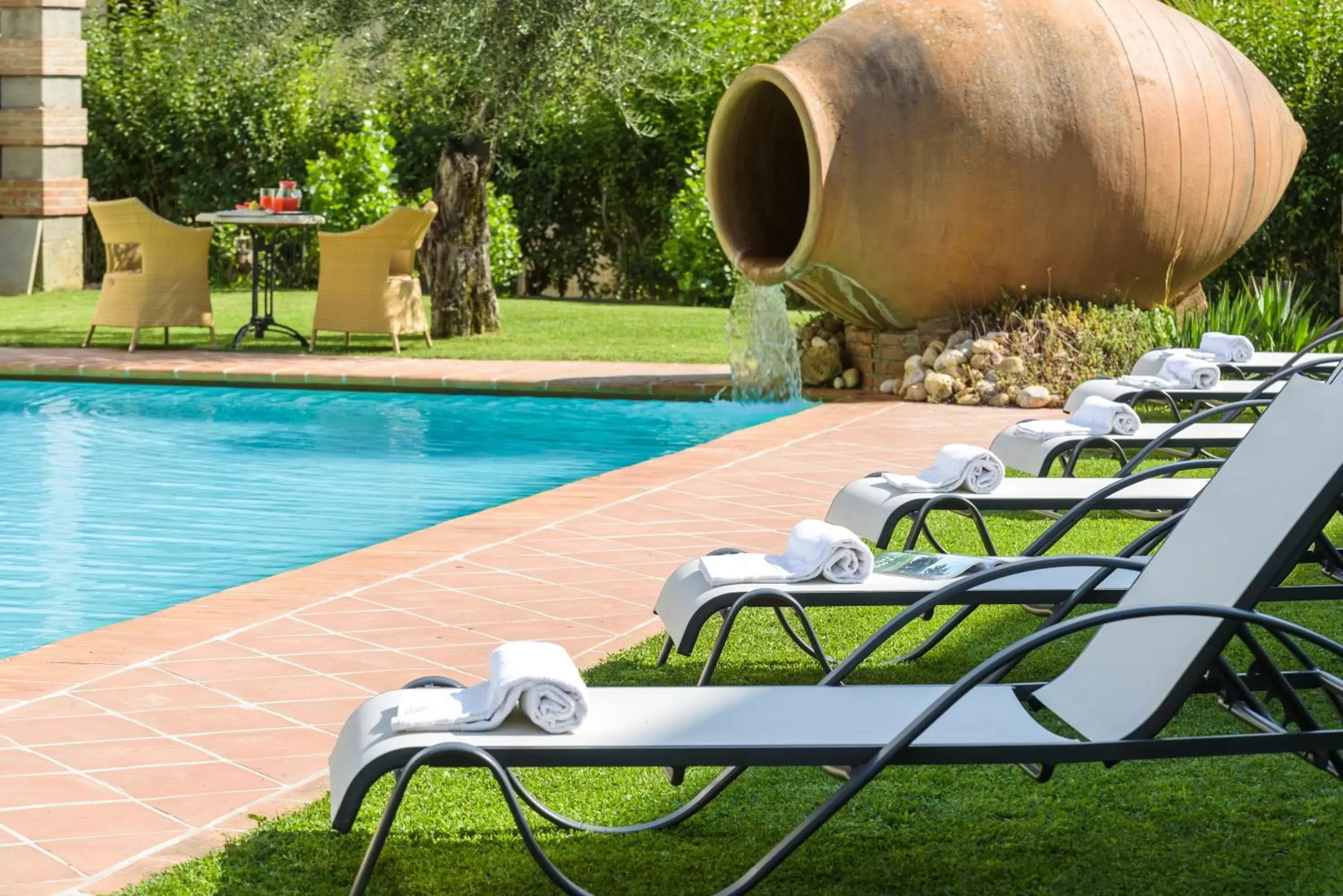 Garden, Swimming Pool in Hotel San Gregorio