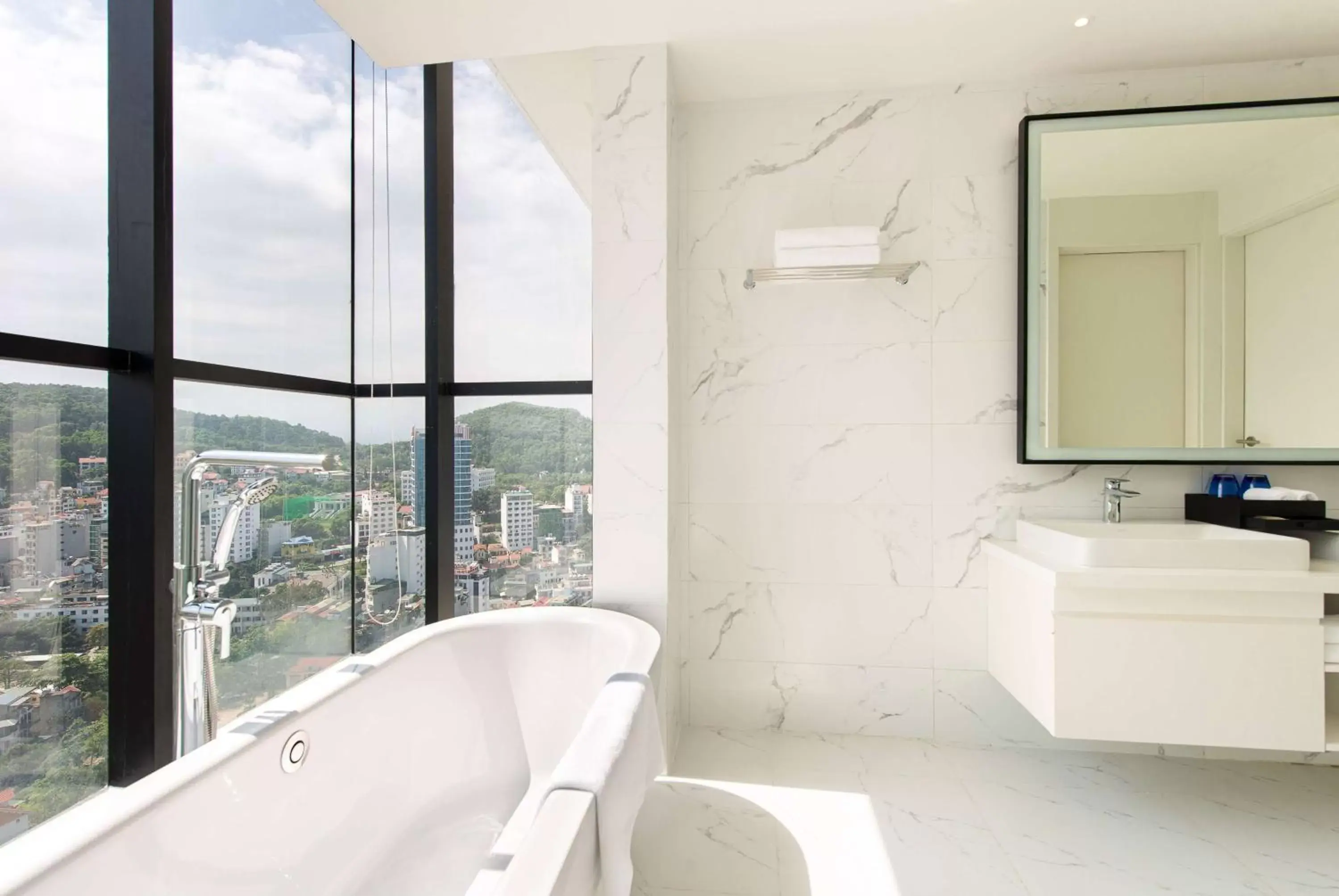 TV and multimedia, Bathroom in Hotel Sol Halong, Trademark Collection by Wyndham