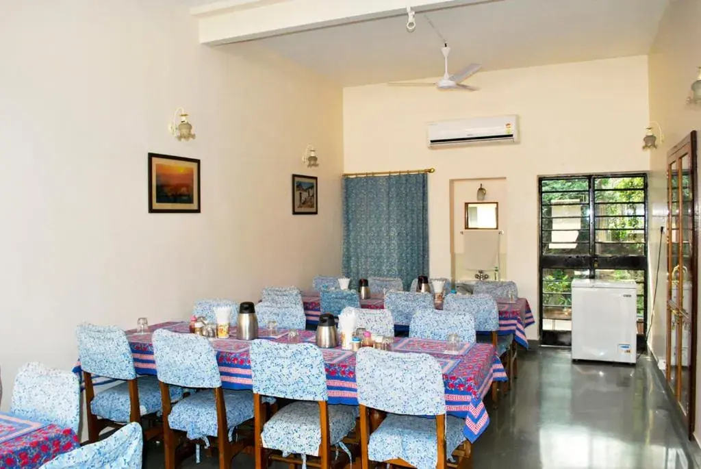 Restaurant/Places to Eat in Jai Niwas Garden Hotel