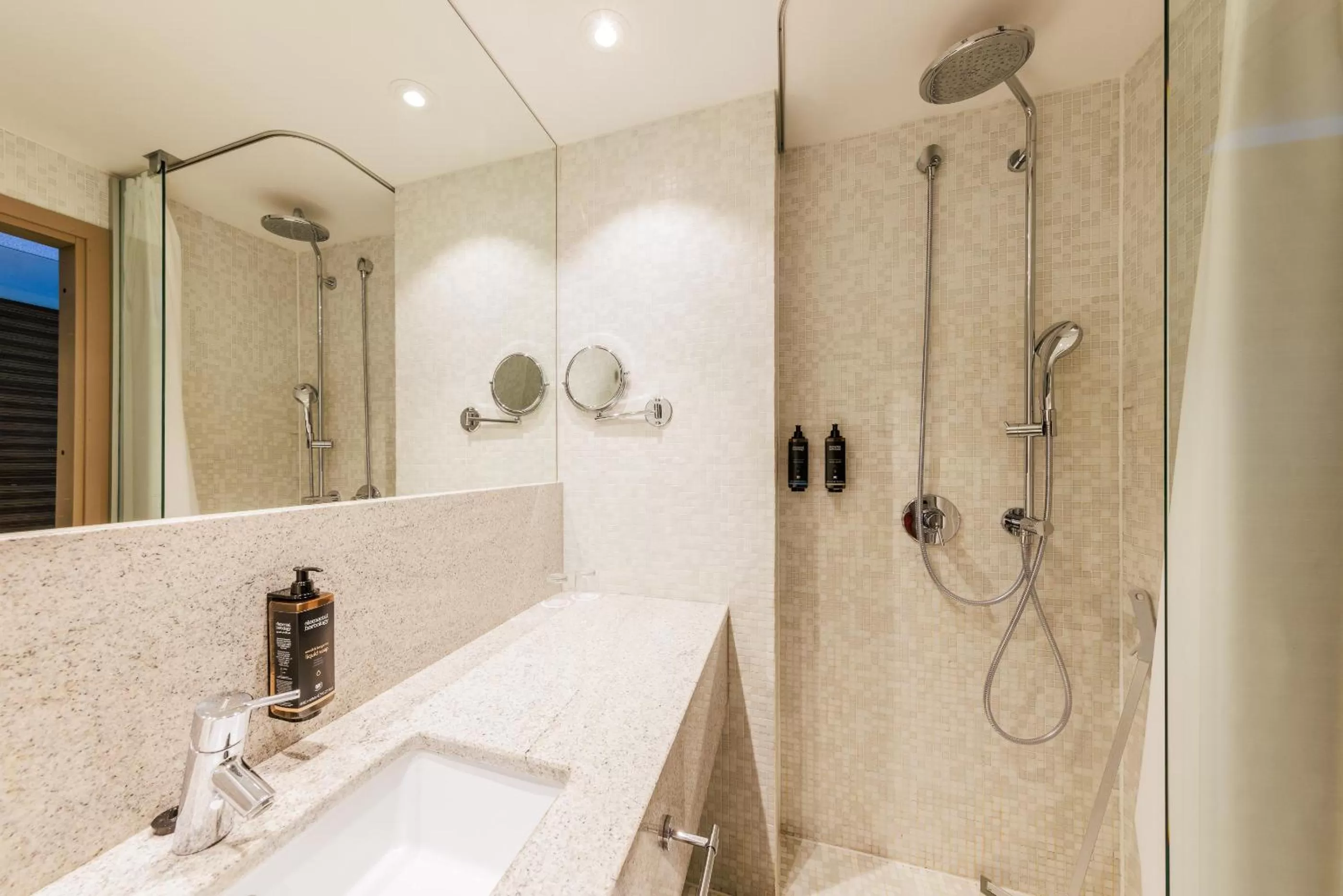 Shower in Mercure Tallinn