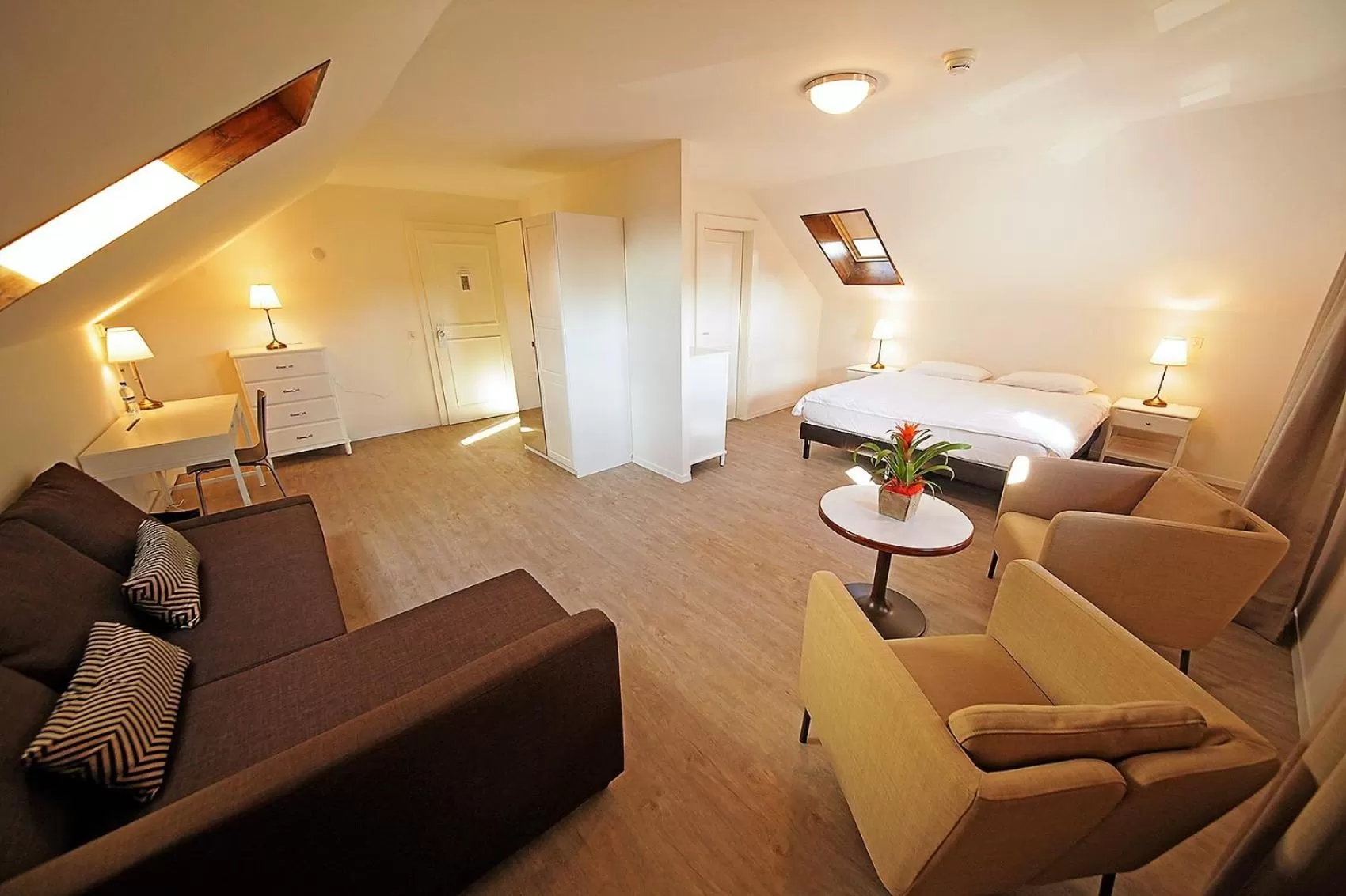 Seating Area in Galion Hôtel & Restaurant - Le Restaurant est ouvert