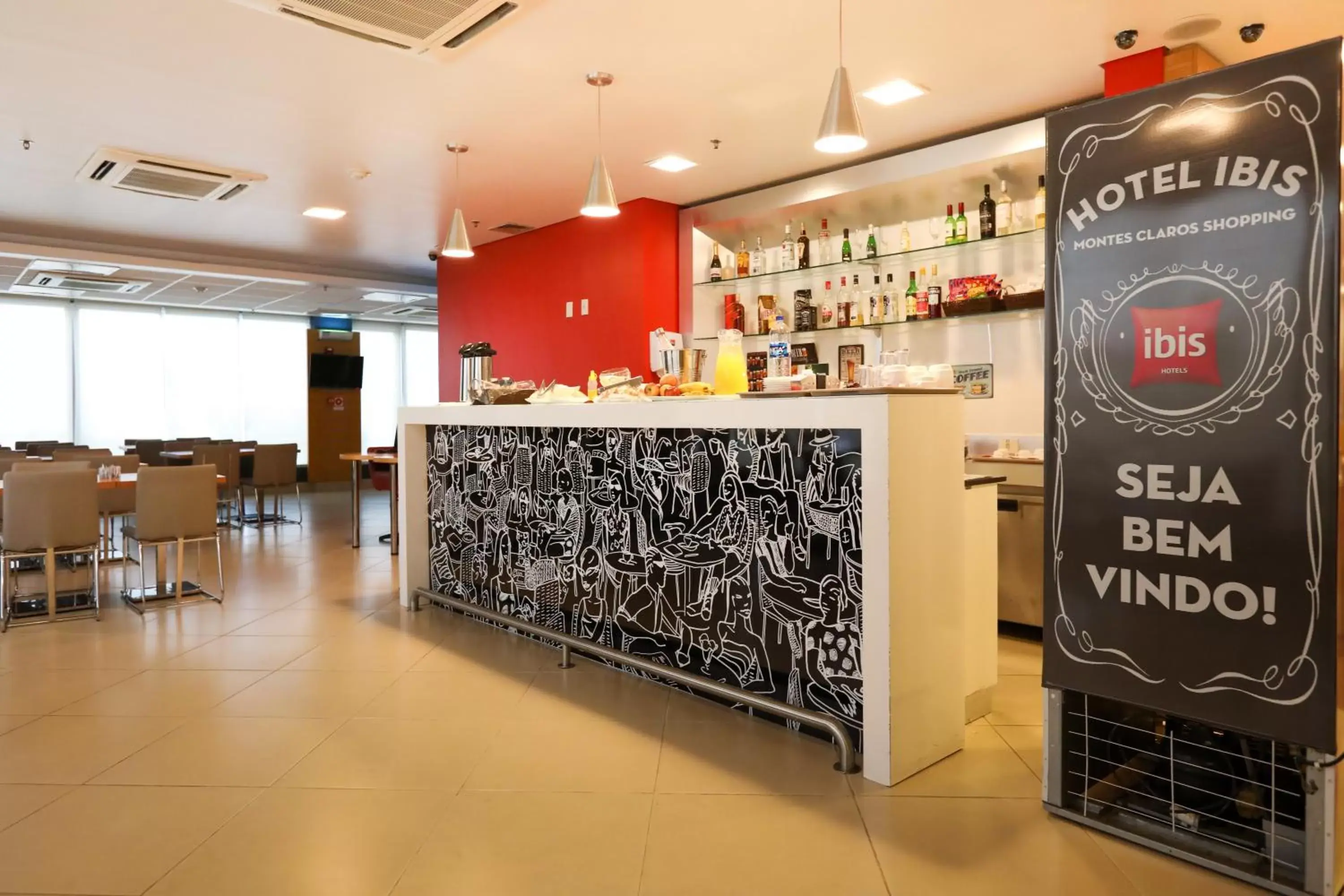 Lounge or bar in ibis Montes Claros Shopping