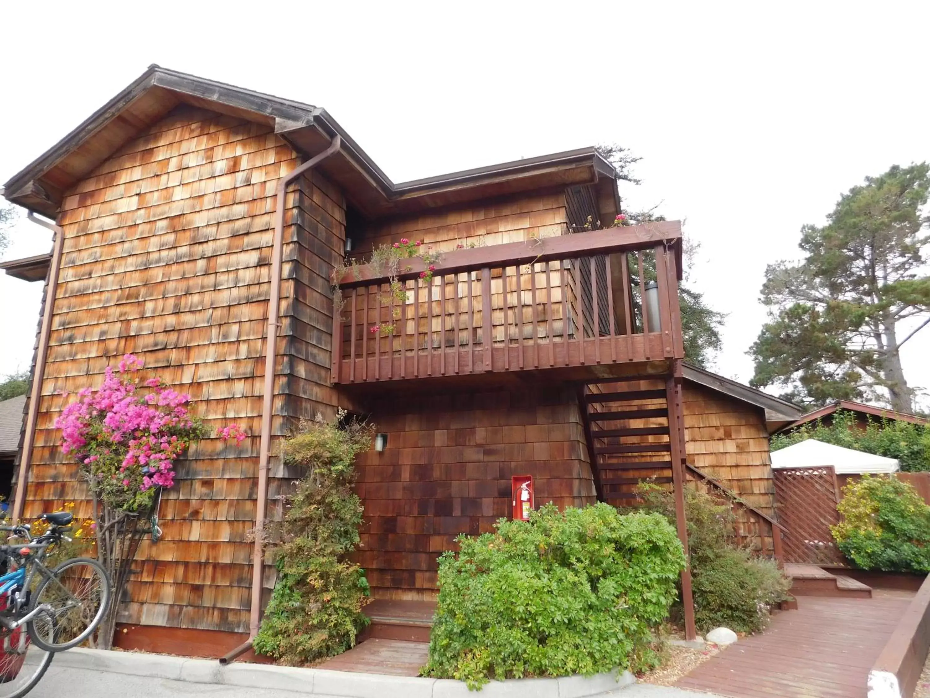 Property Building in Pacific Gardens Inn