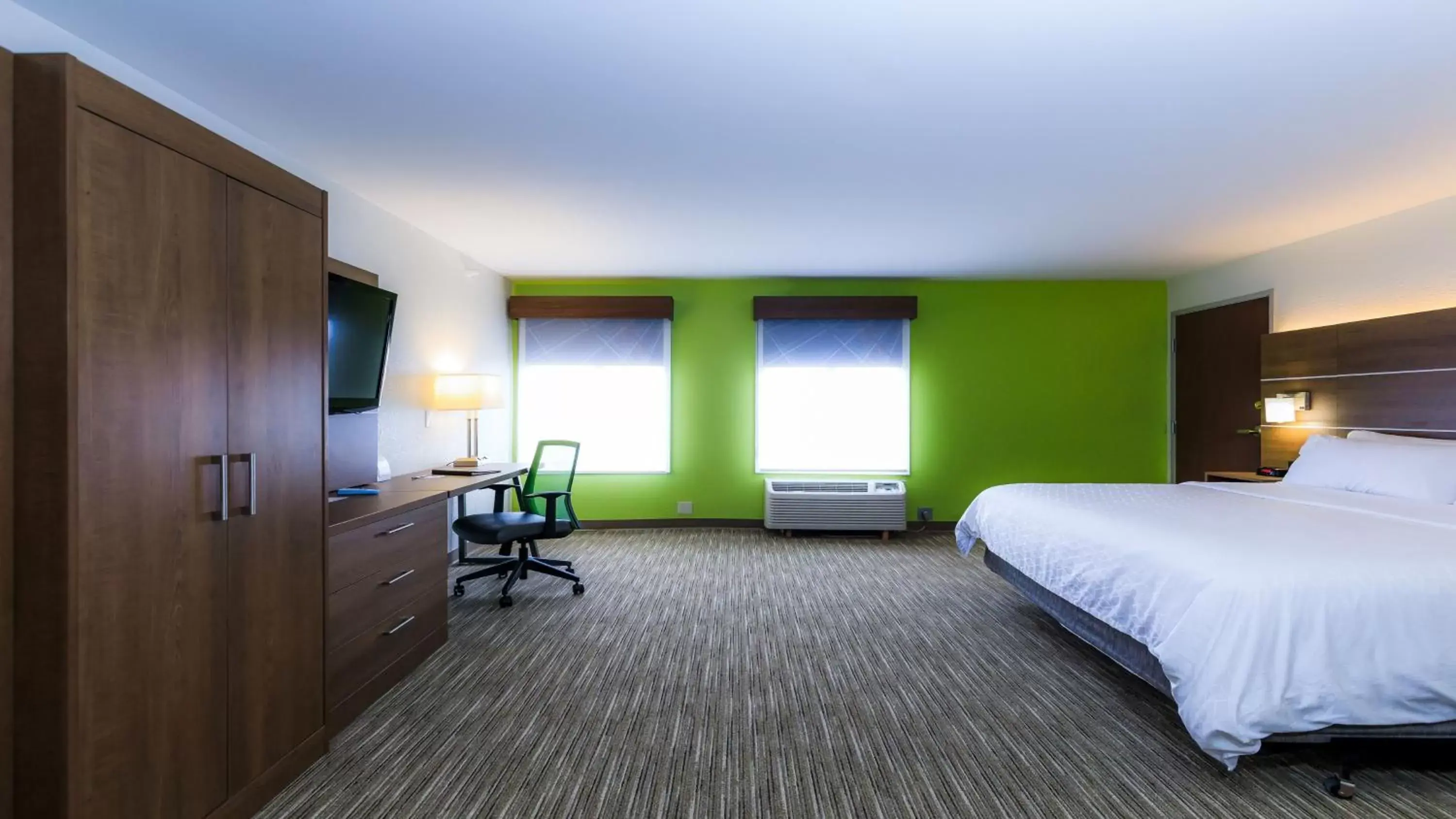Photo of the whole room, Bed in Holiday Inn Express Osage Beach - Lake of the Ozarks by IHG Photo of the whole room, Bed in Holiday Inn Express Osage Beach - Lake of the Ozarks by IHG