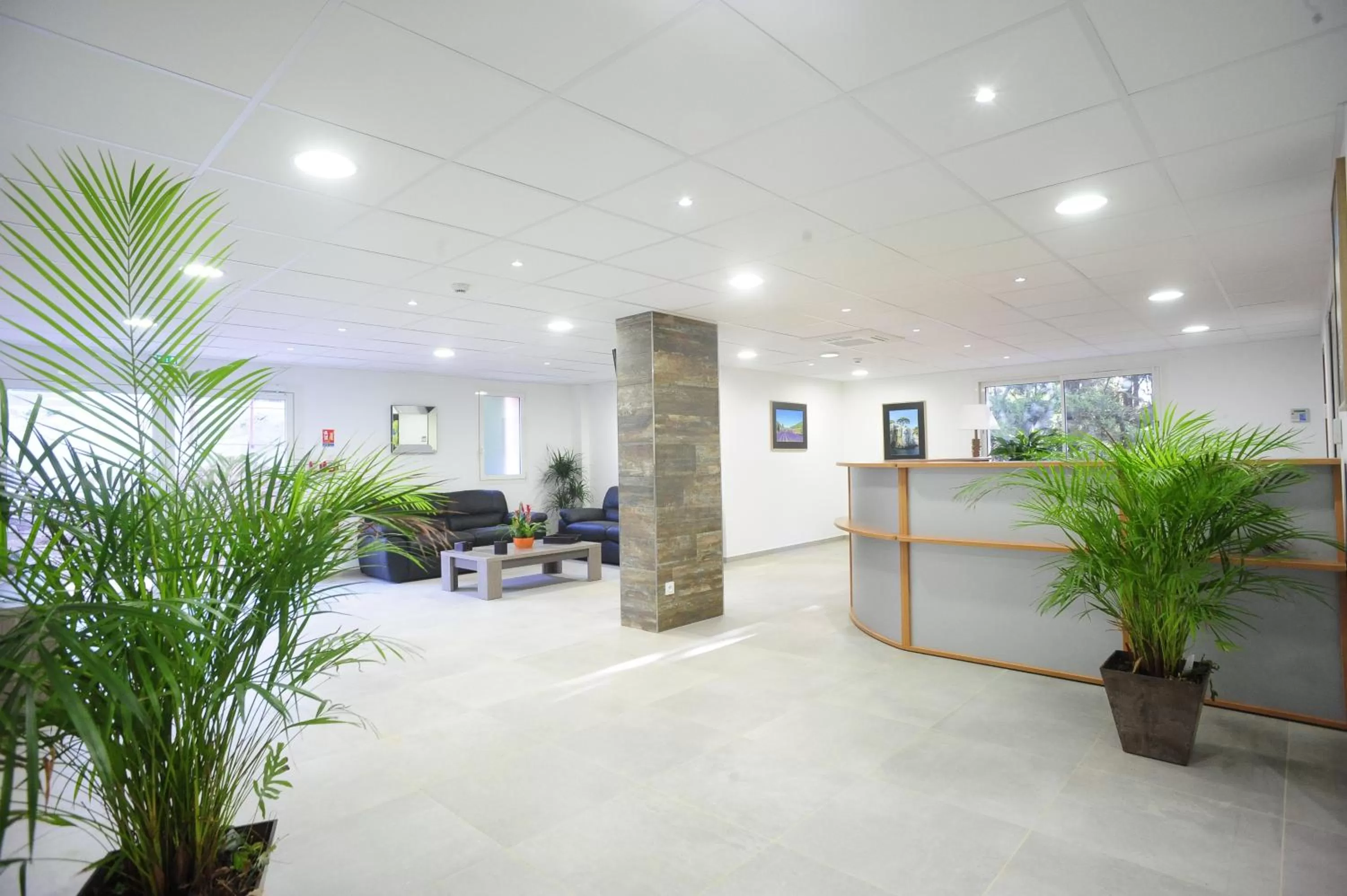 Lobby or reception in The Originals City, Hôtel Les Bastides du Gapeau