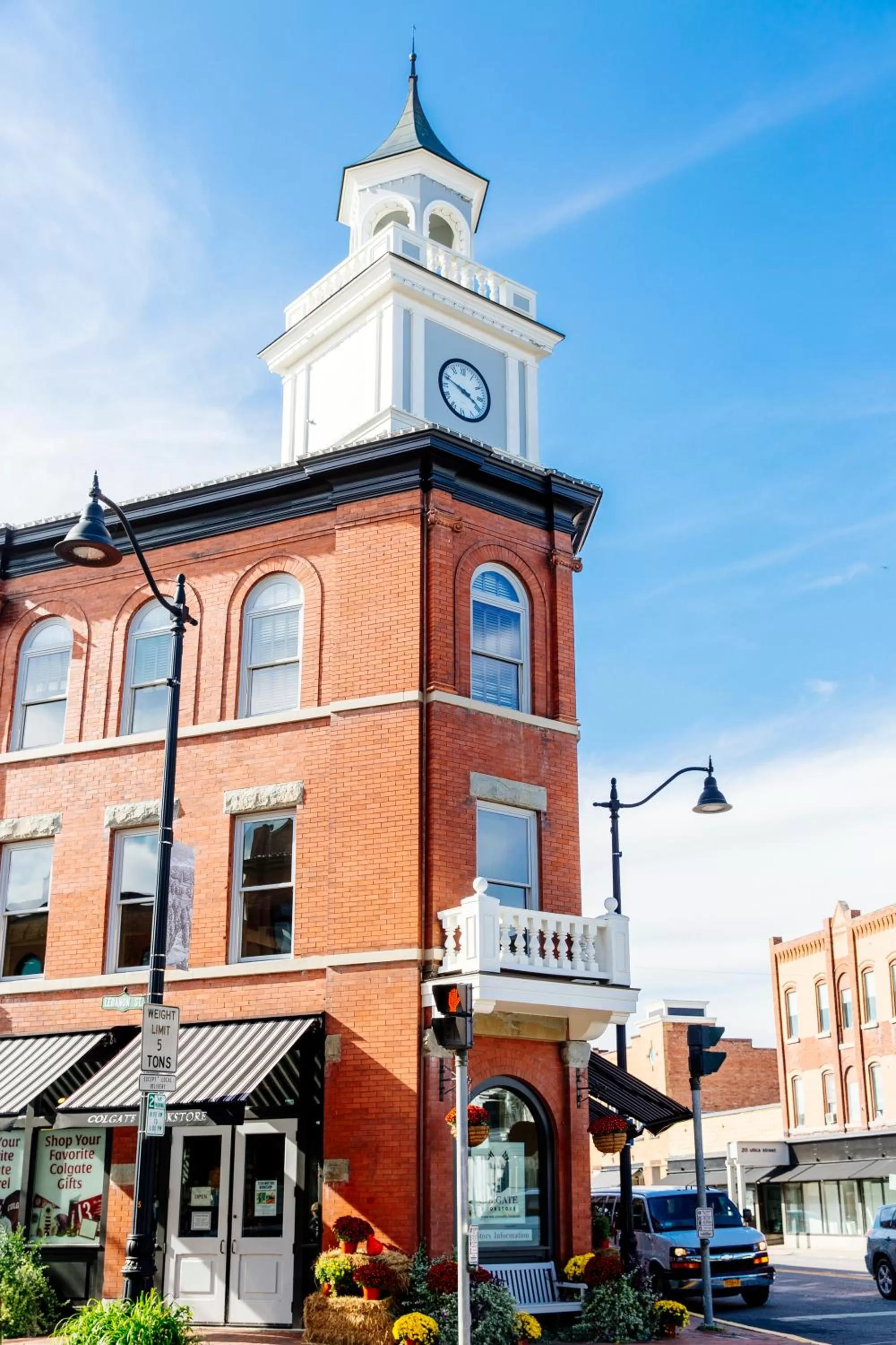 Neighbourhood in Colgate Inn
