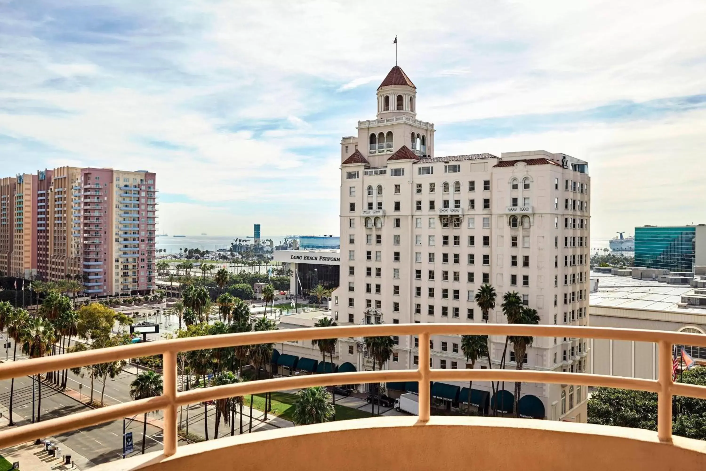 Photo of the whole room in Renaissance Long Beach Hotel