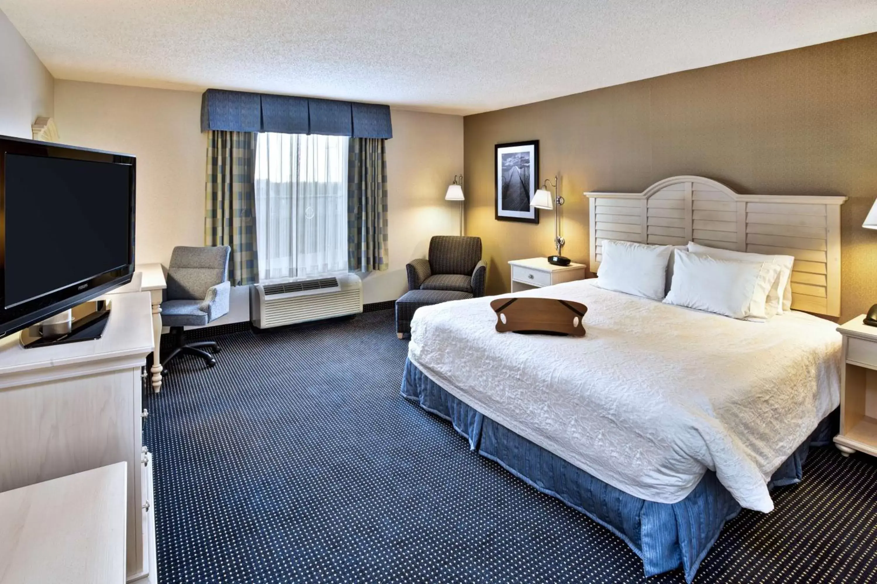 Bed in Hampton Inn & Suites - Cape Cod / West Yarmouth