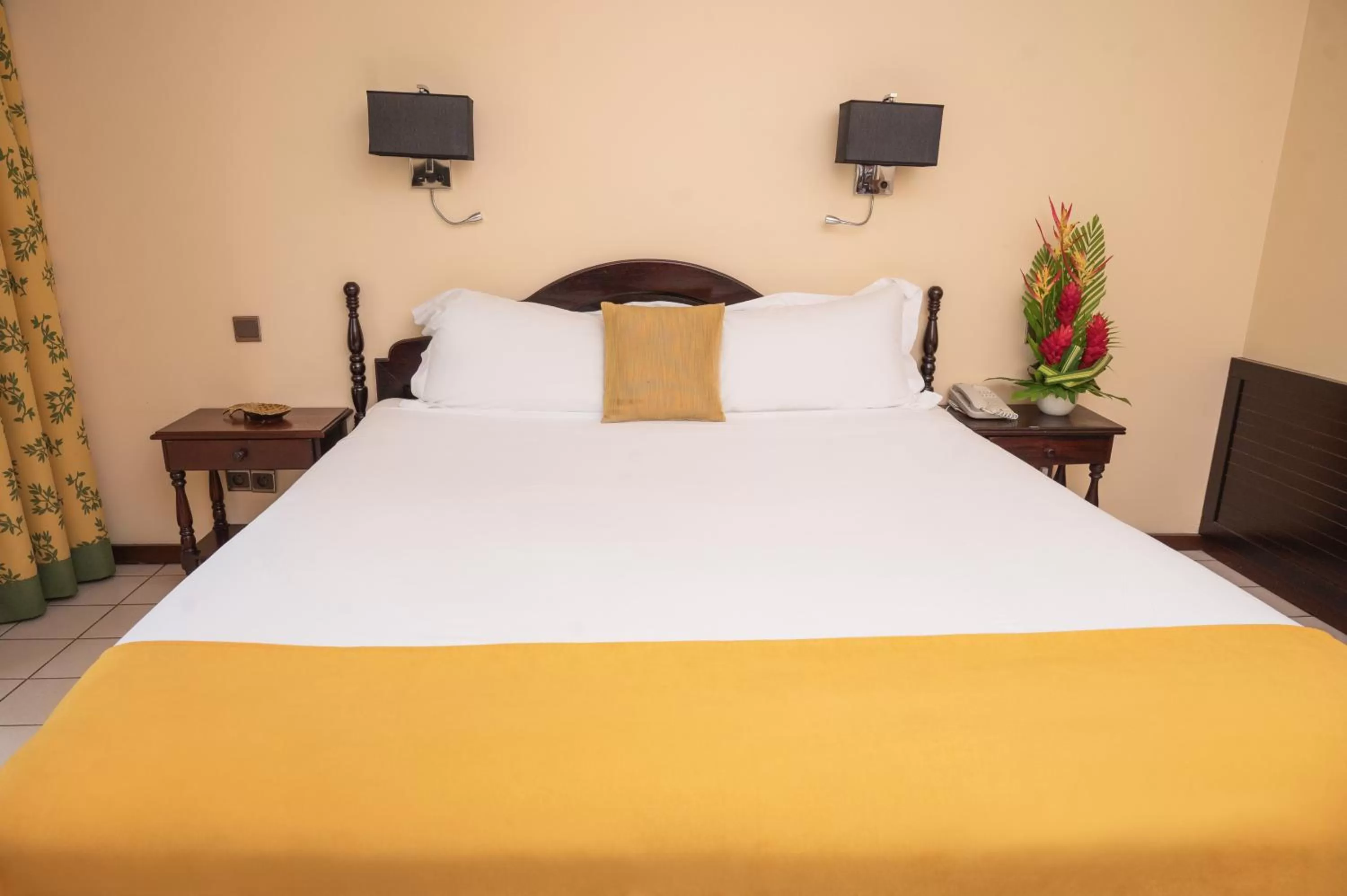 Photo of the whole room, Bed in Hotel Bakoua Martinique