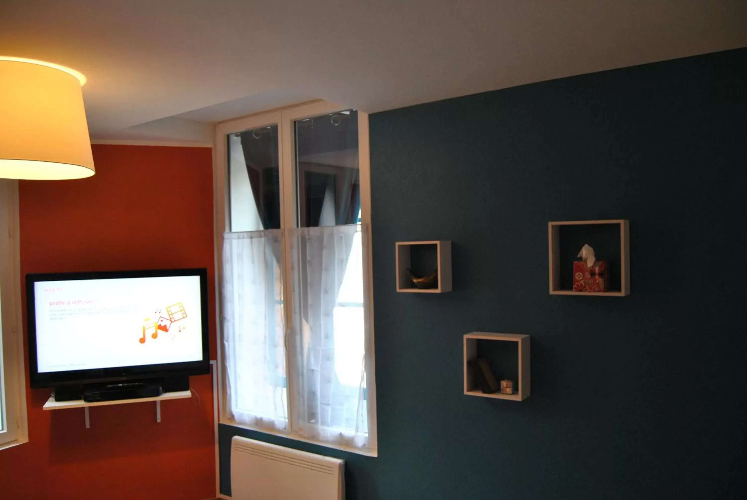 Bedroom, TV/Entertainment Center in Au Richebourg Nogent