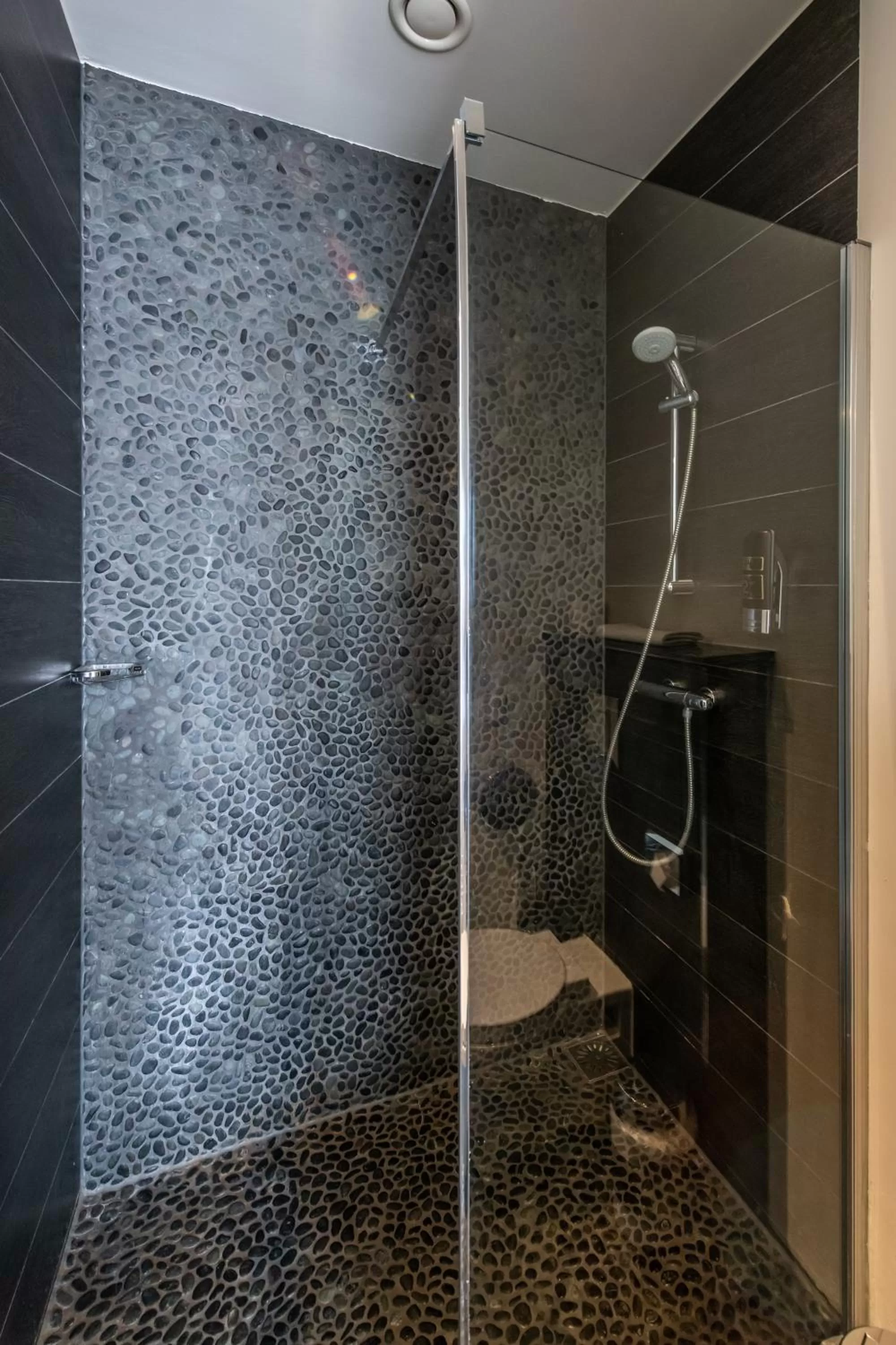 Bathroom in Acostar Hotel