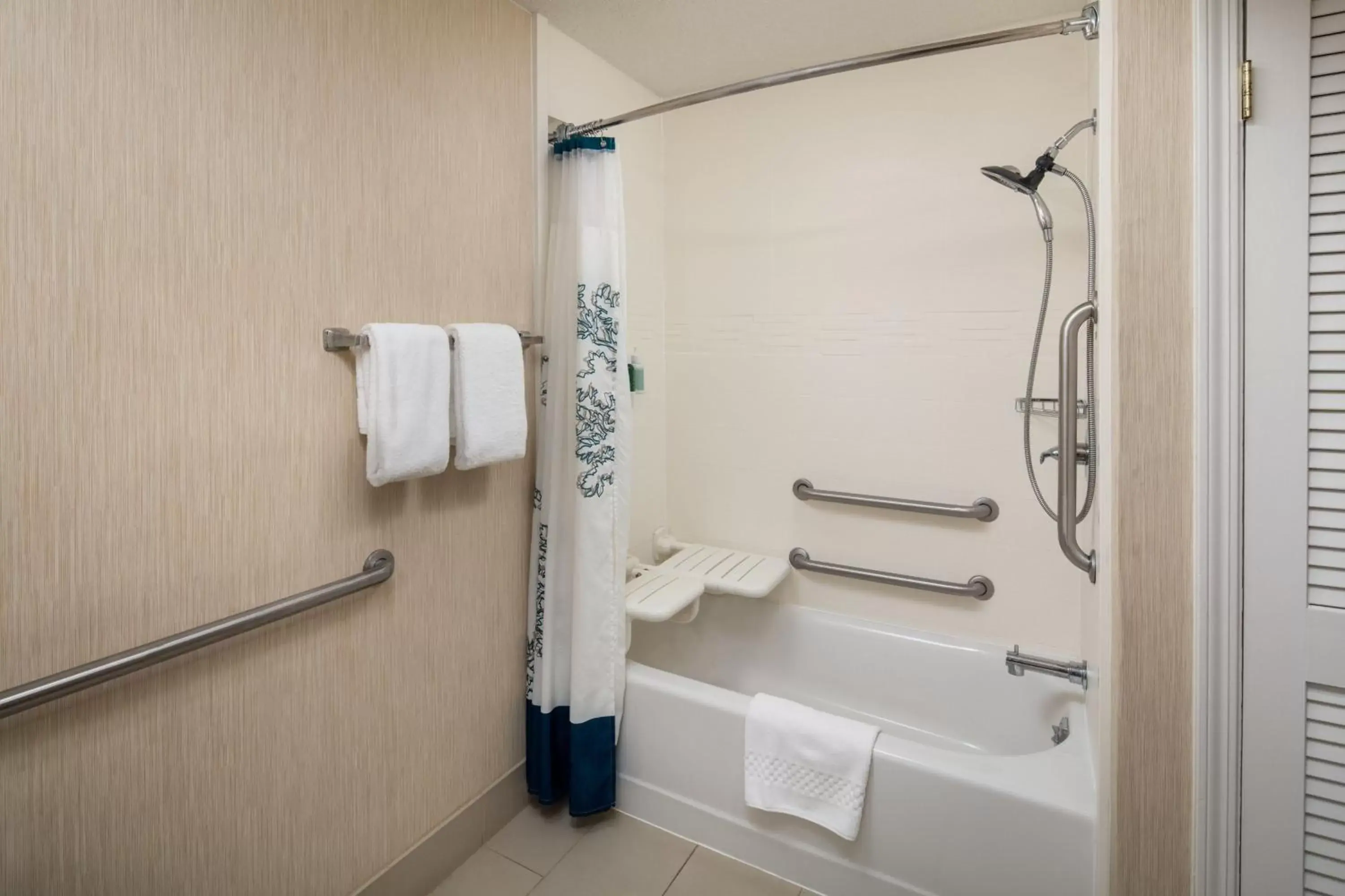 Bedroom, Bathroom in Residence Inn Binghamton