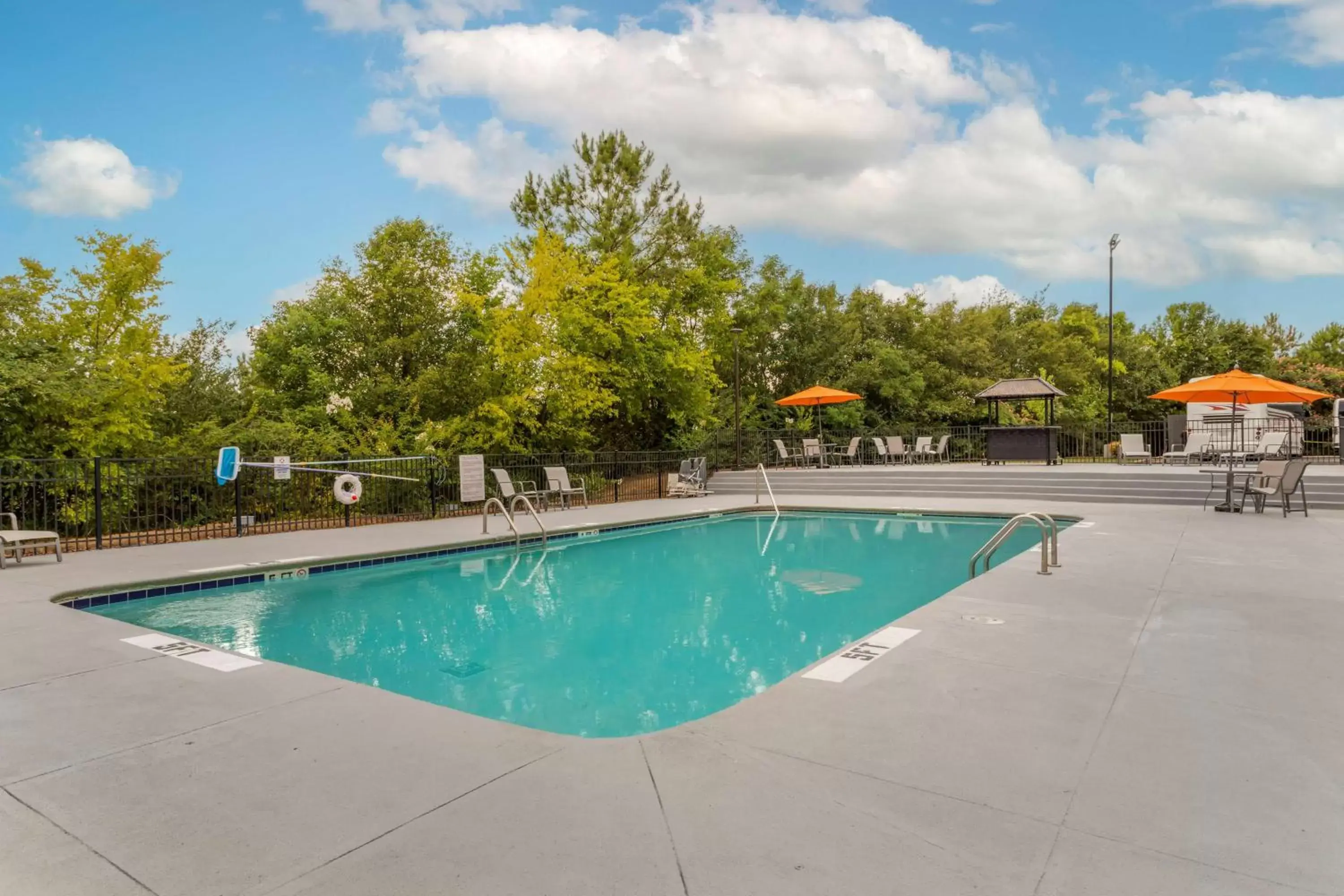 Pool view, Swimming Pool in Best Western Plus Magnolia Inn & Suites