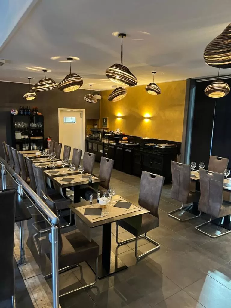 Restaurant/places to eat in Hotel Le Midi