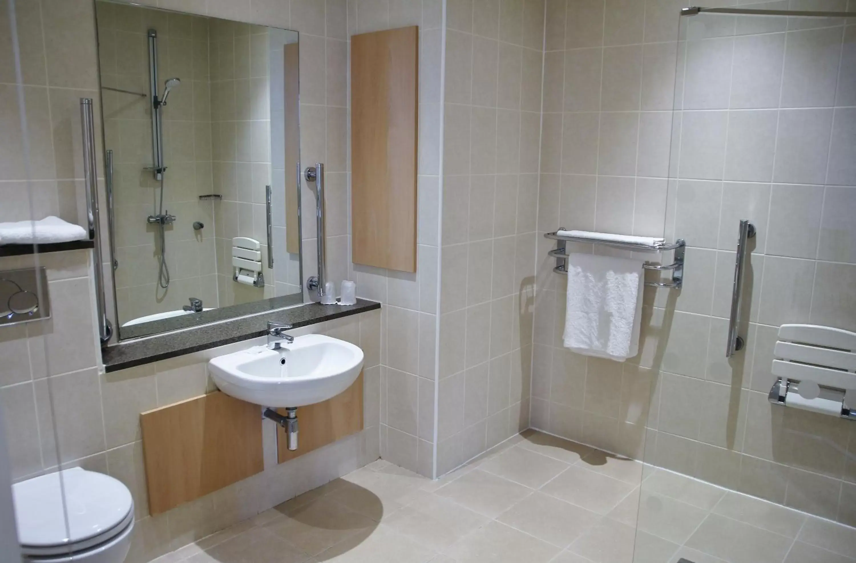 Photo of the whole room, Bathroom in Holiday Inn Kenilworth - Warwick, an IHG Hotel