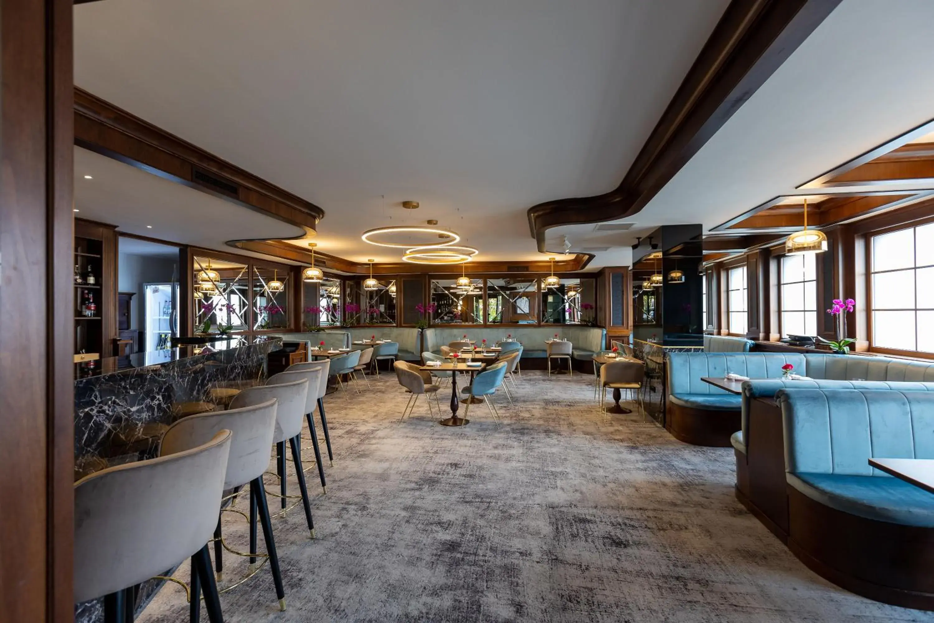 Restaurant/places to eat, Lounge/Bar in Hotel Meridian