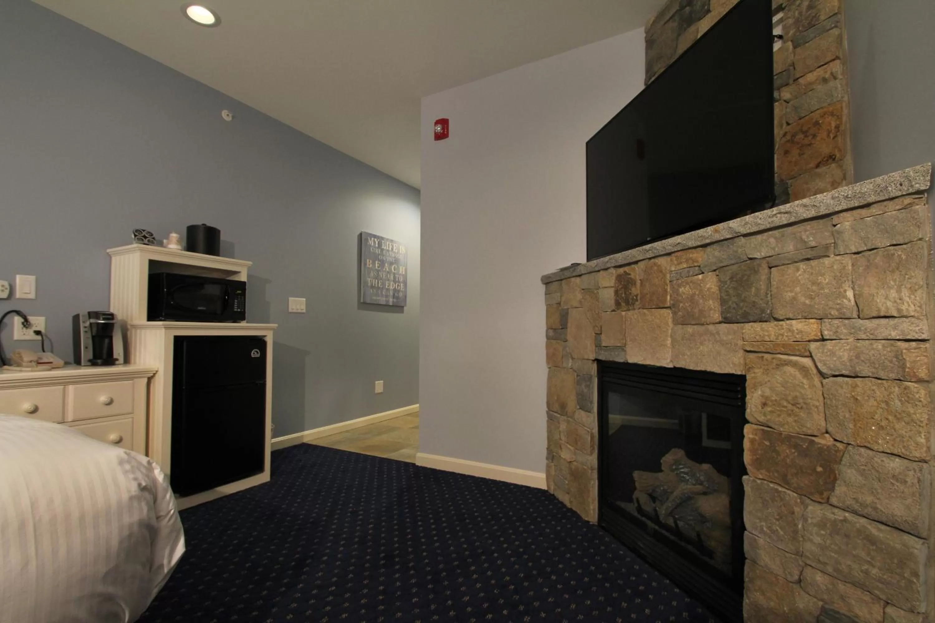 TV and multimedia, TV/Entertainment Center in Norseman Resort on the Beach