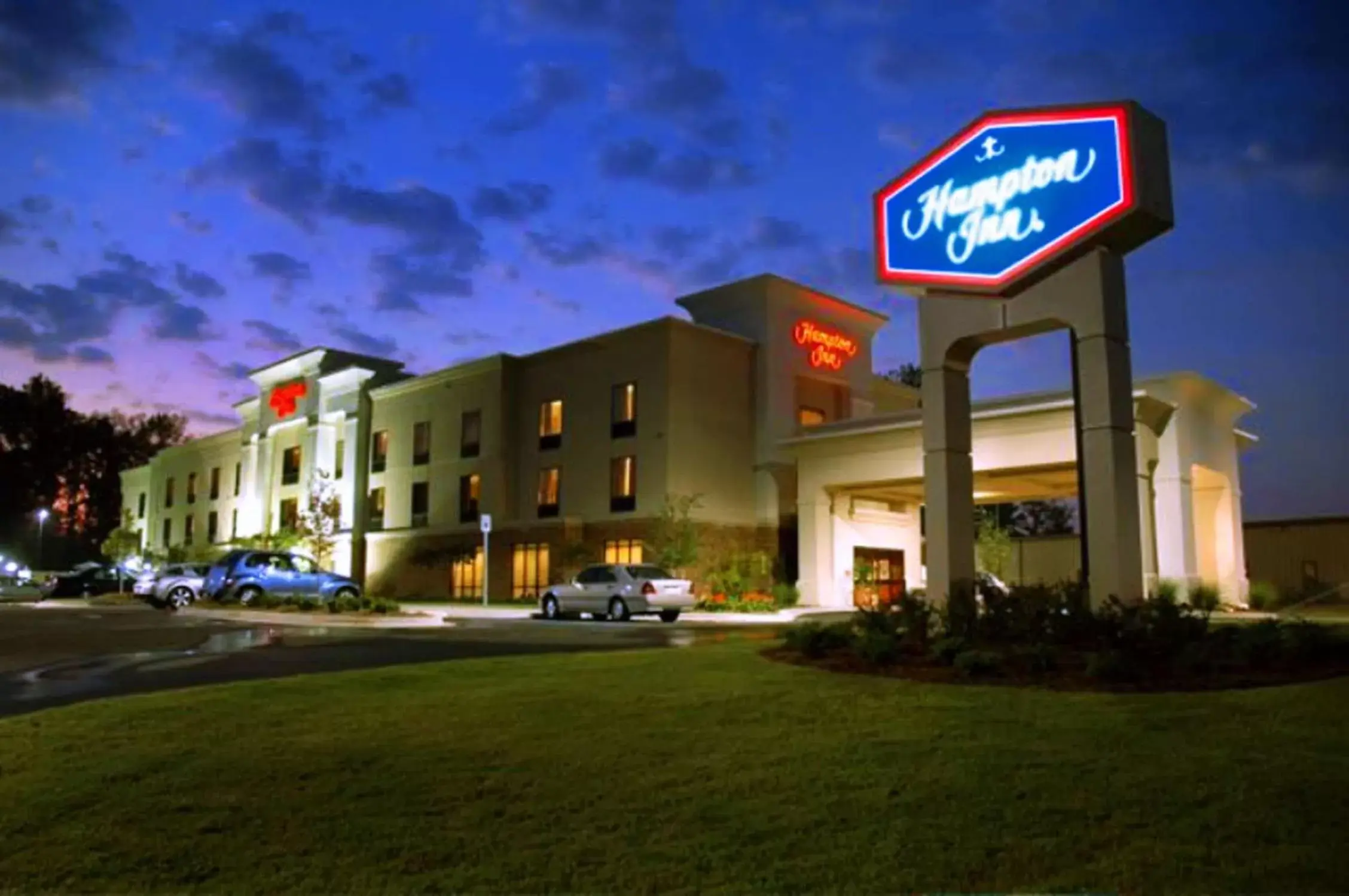 Property Building in Hampton Inn Jasper