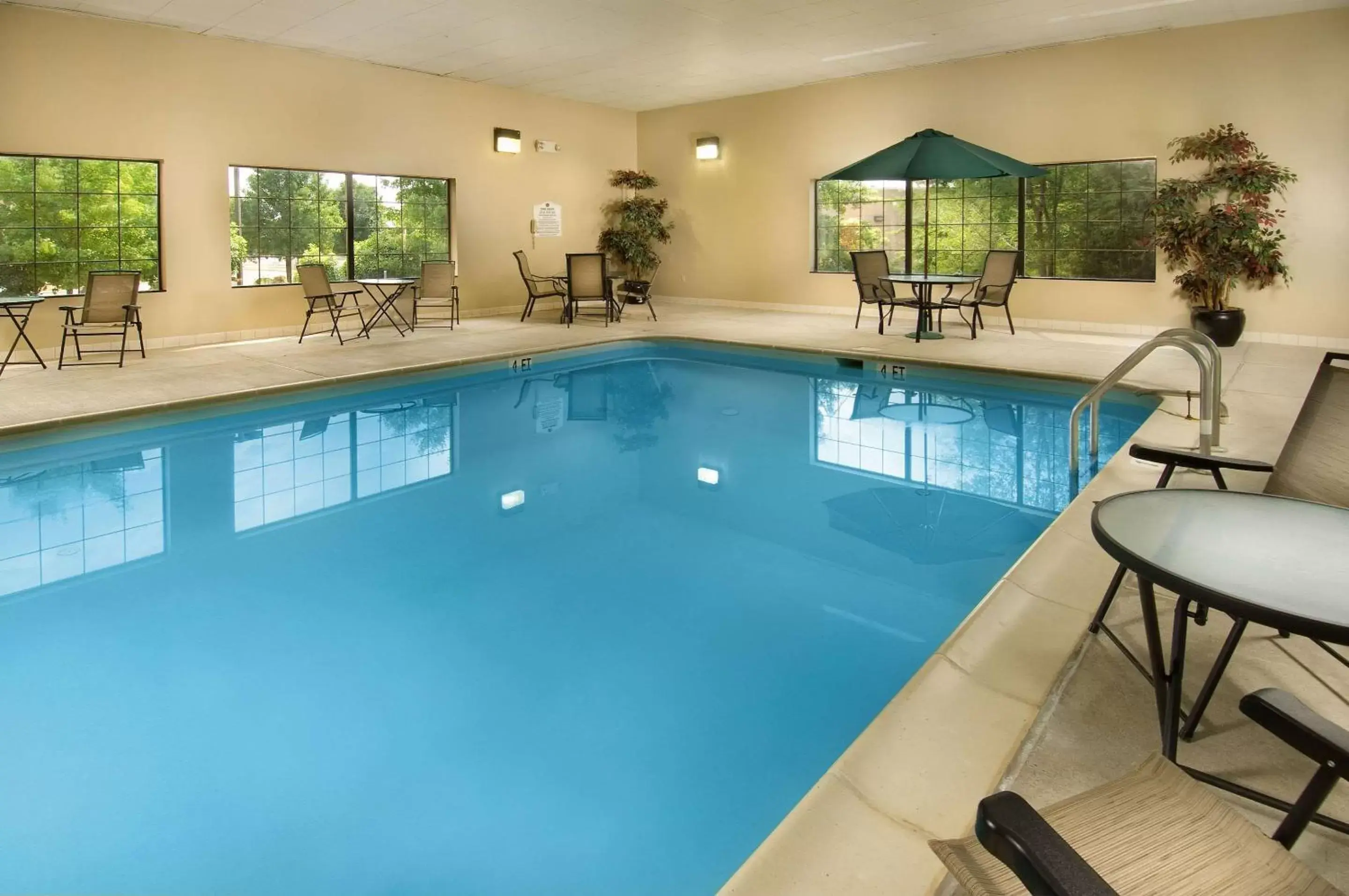 On site, Swimming Pool in Comfort Suites Dulles Airport