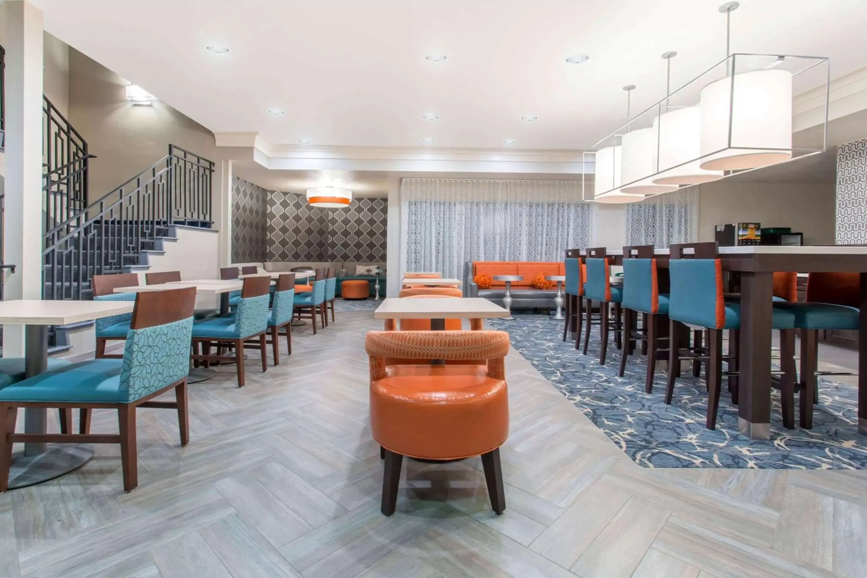 Lounge or bar, Restaurant/Places to Eat in Hawthorn Suites by Wyndham Livermore