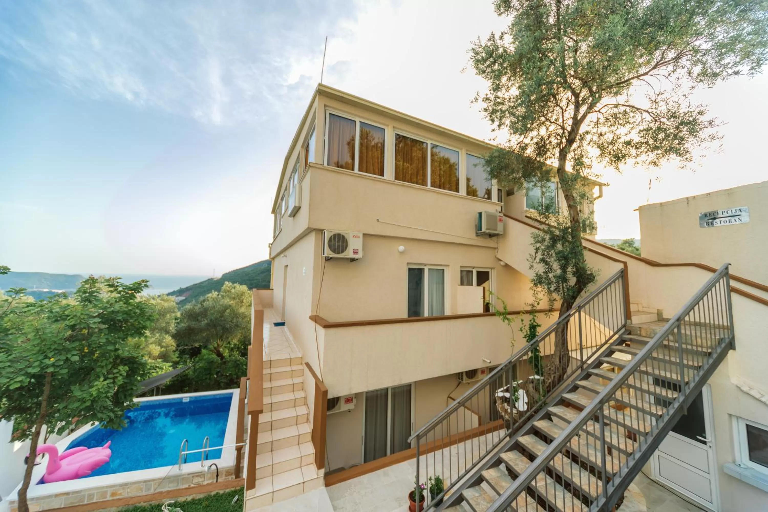 Property building in " Villa Kruna Lux "