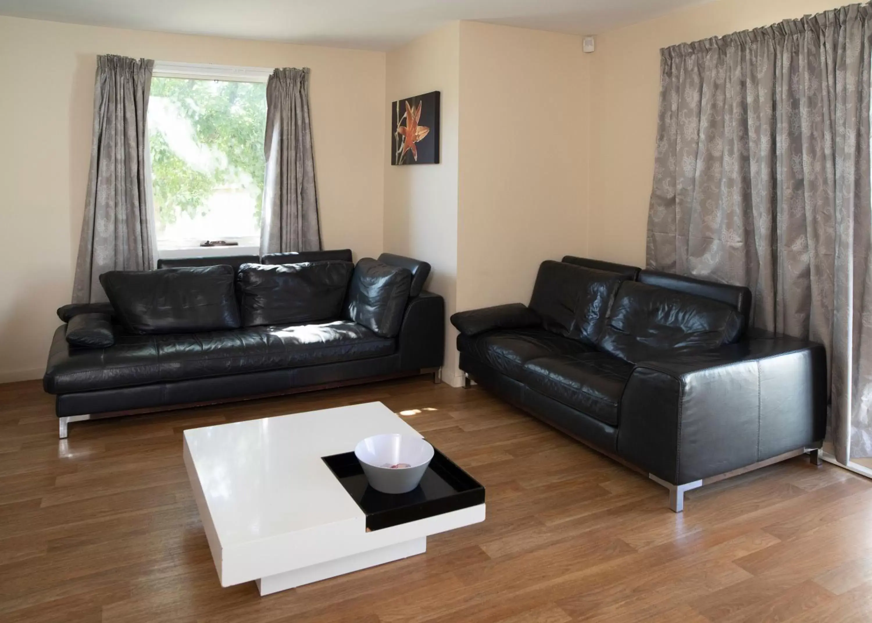 Living room, Seating Area in Grand Manor Motor Inn