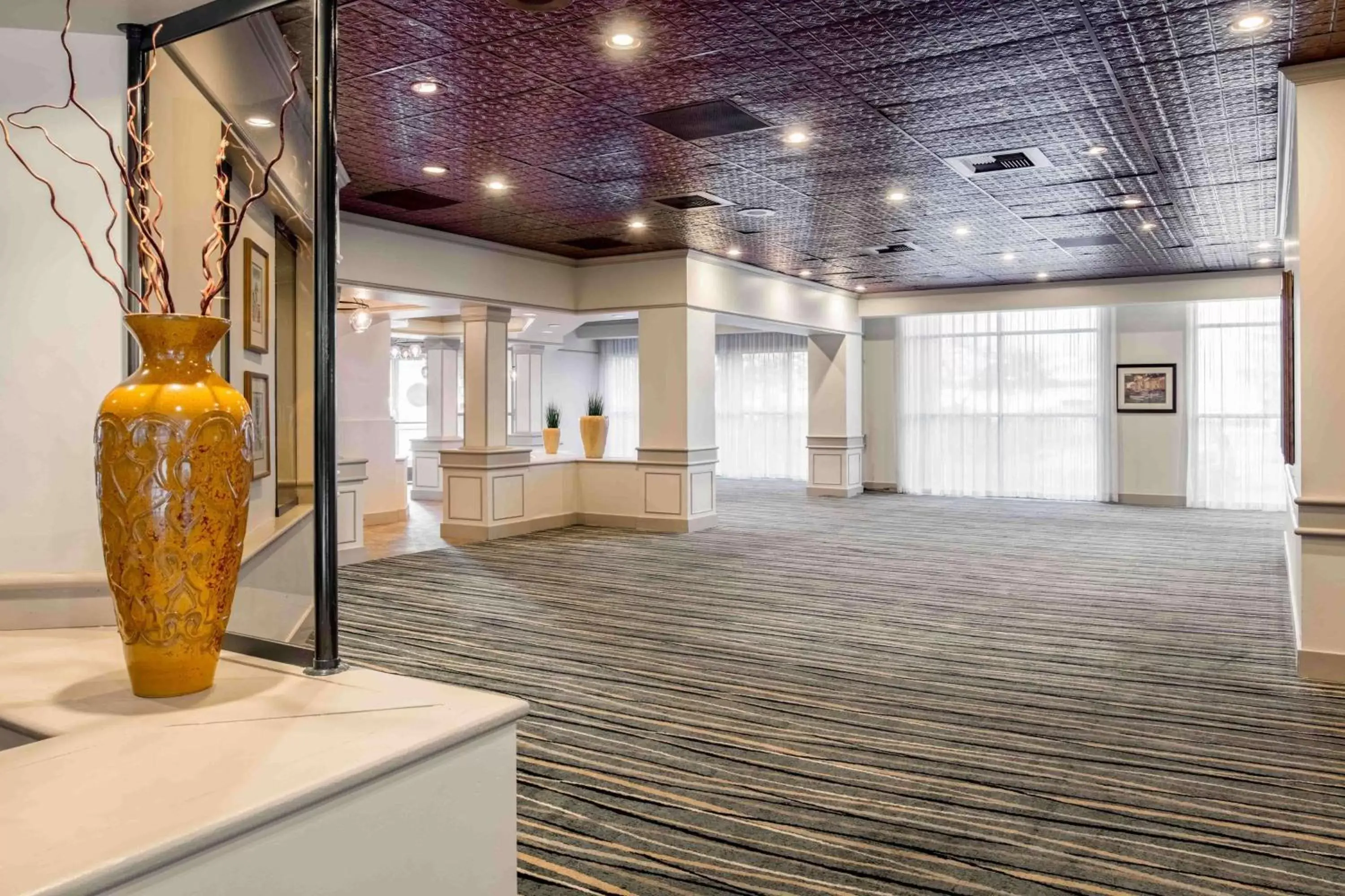 Photo of the whole room in Embassy Suites By Hilton Seattle - Tacoma International Airport