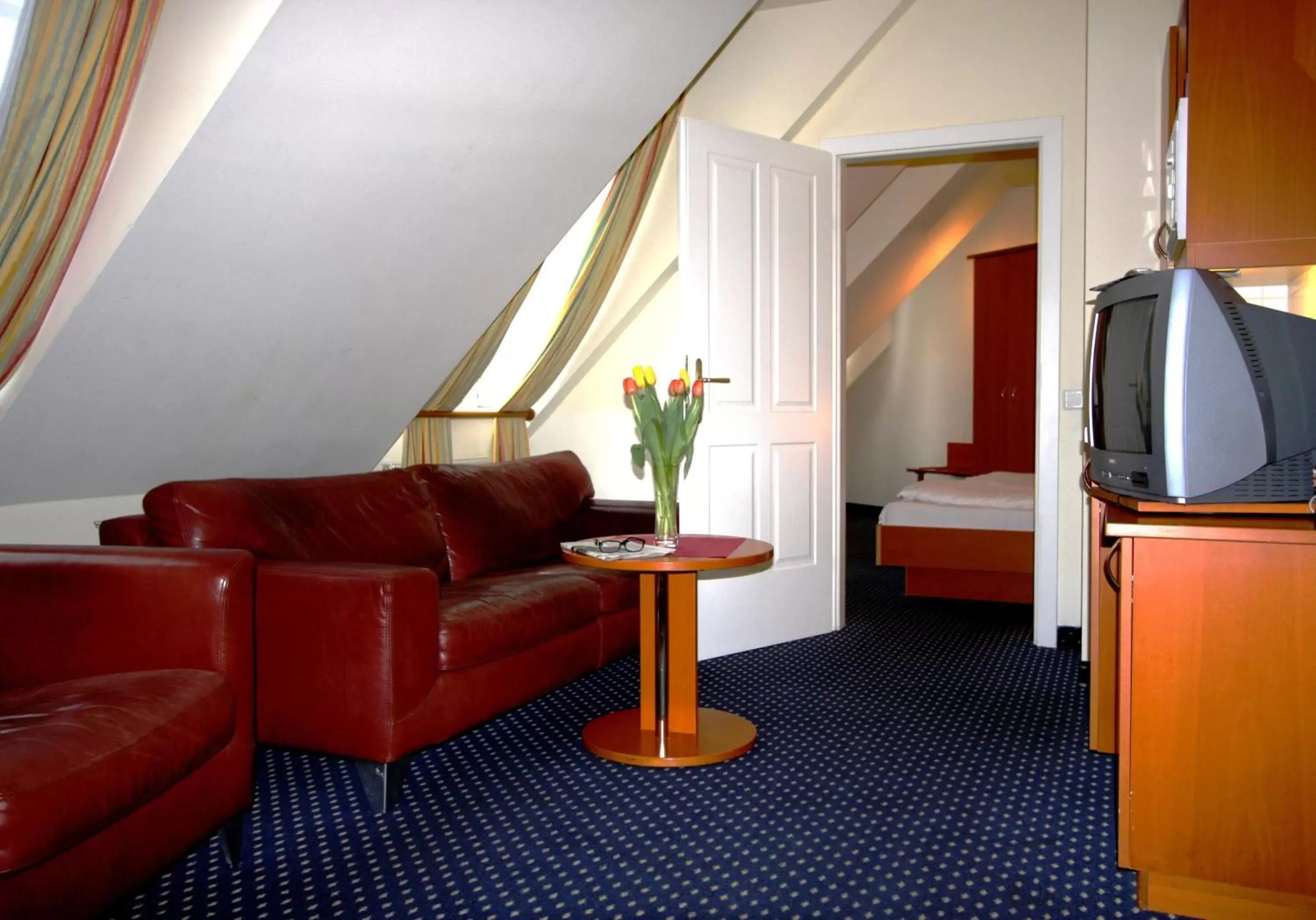 Living room, Seating Area in Suite Hotel 900 m zur Oper