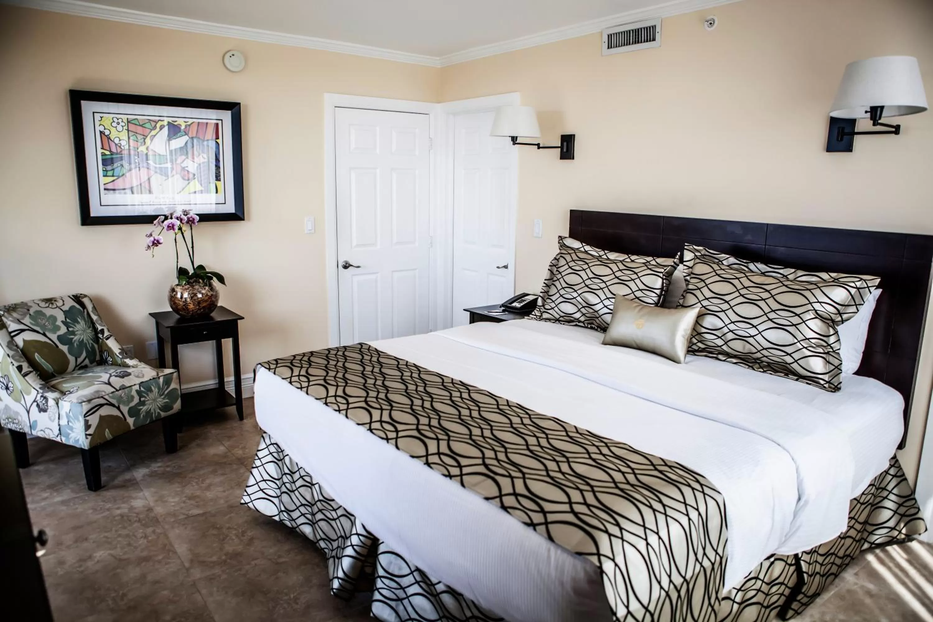 Bed in The Mutiny Luxury Suites Hotel