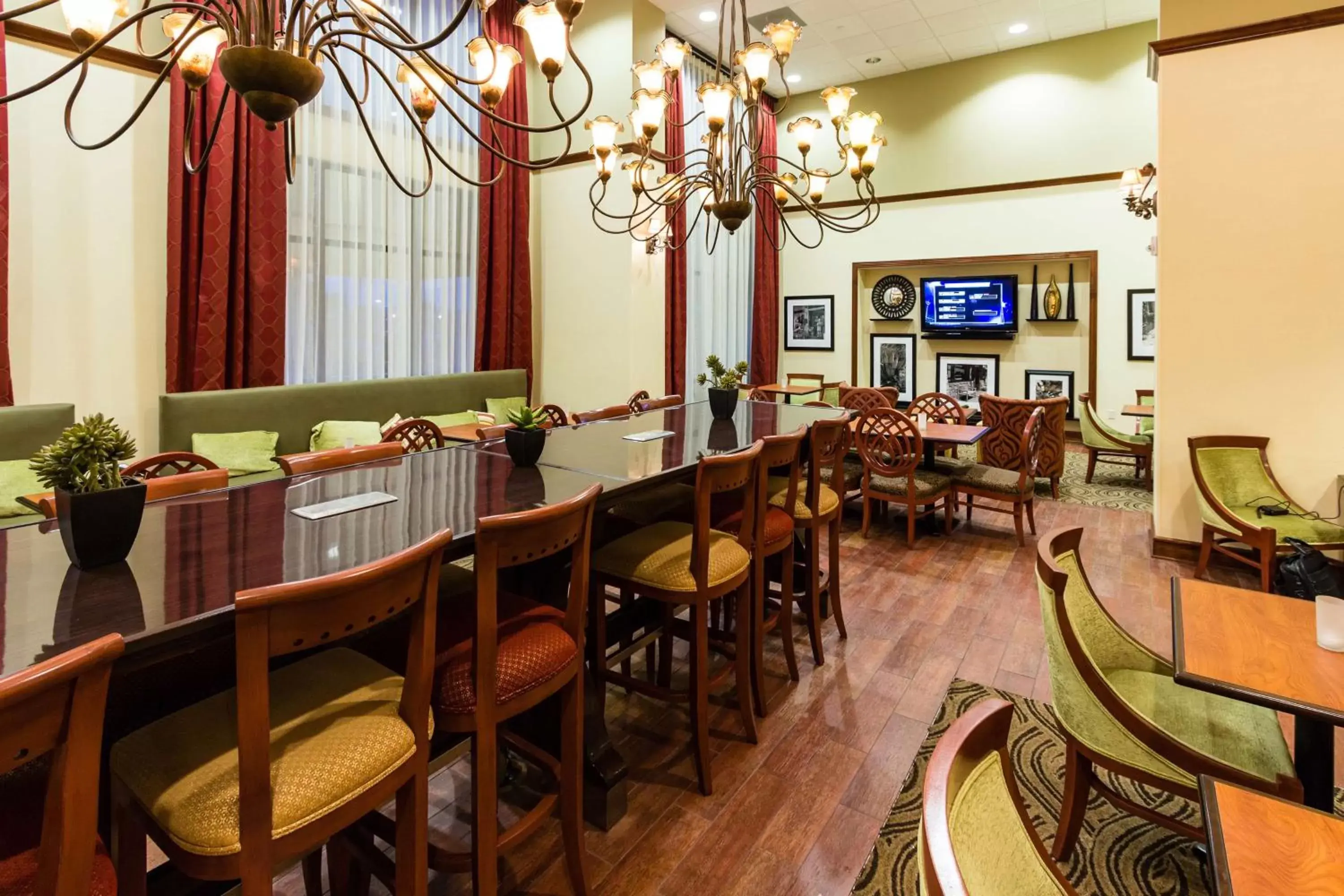 Lobby or reception, Restaurant/Places to Eat in Hampton Inn & Suites Tomball