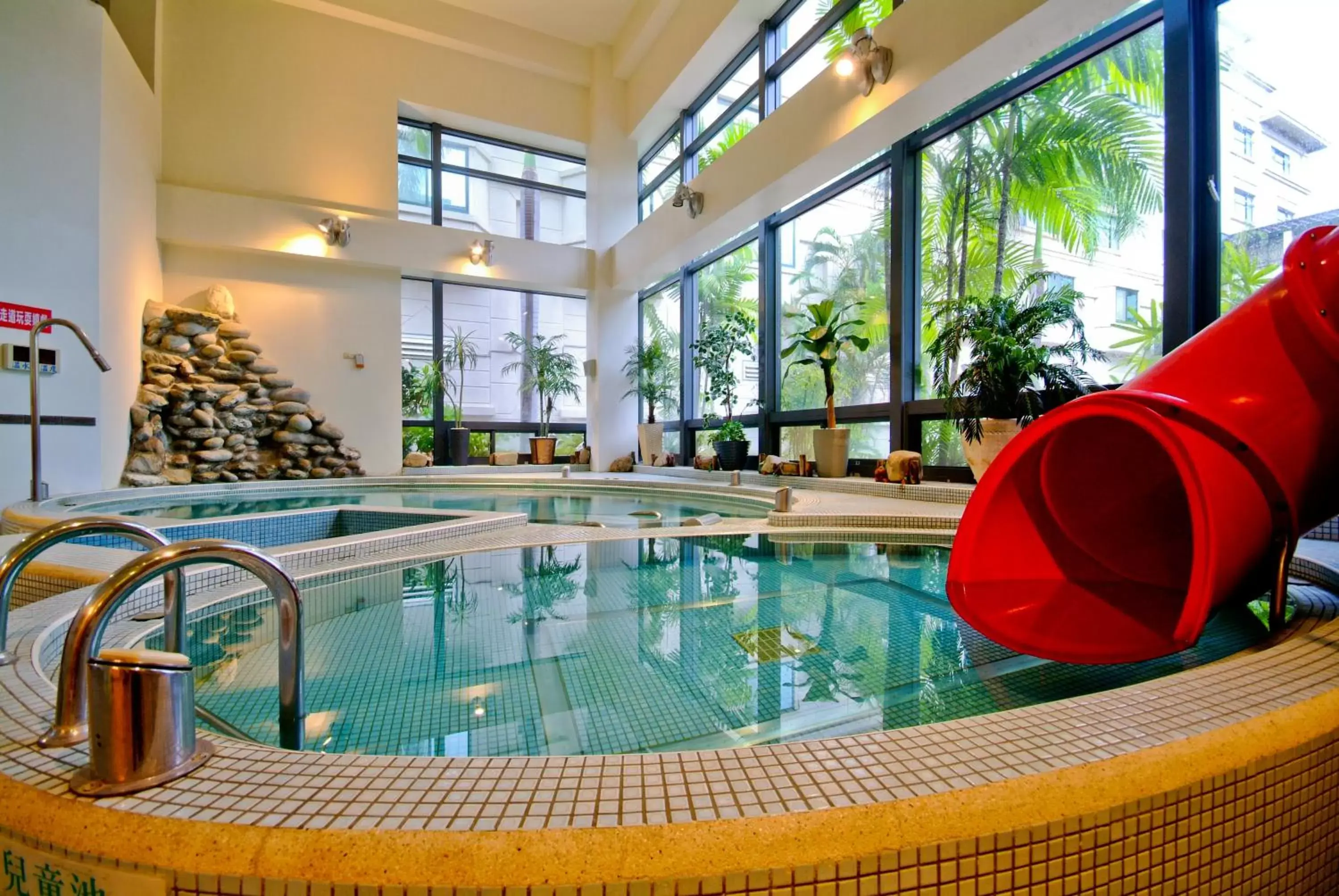 Spa and wellness centre/facilities, Swimming Pool in F Hotel Tainan