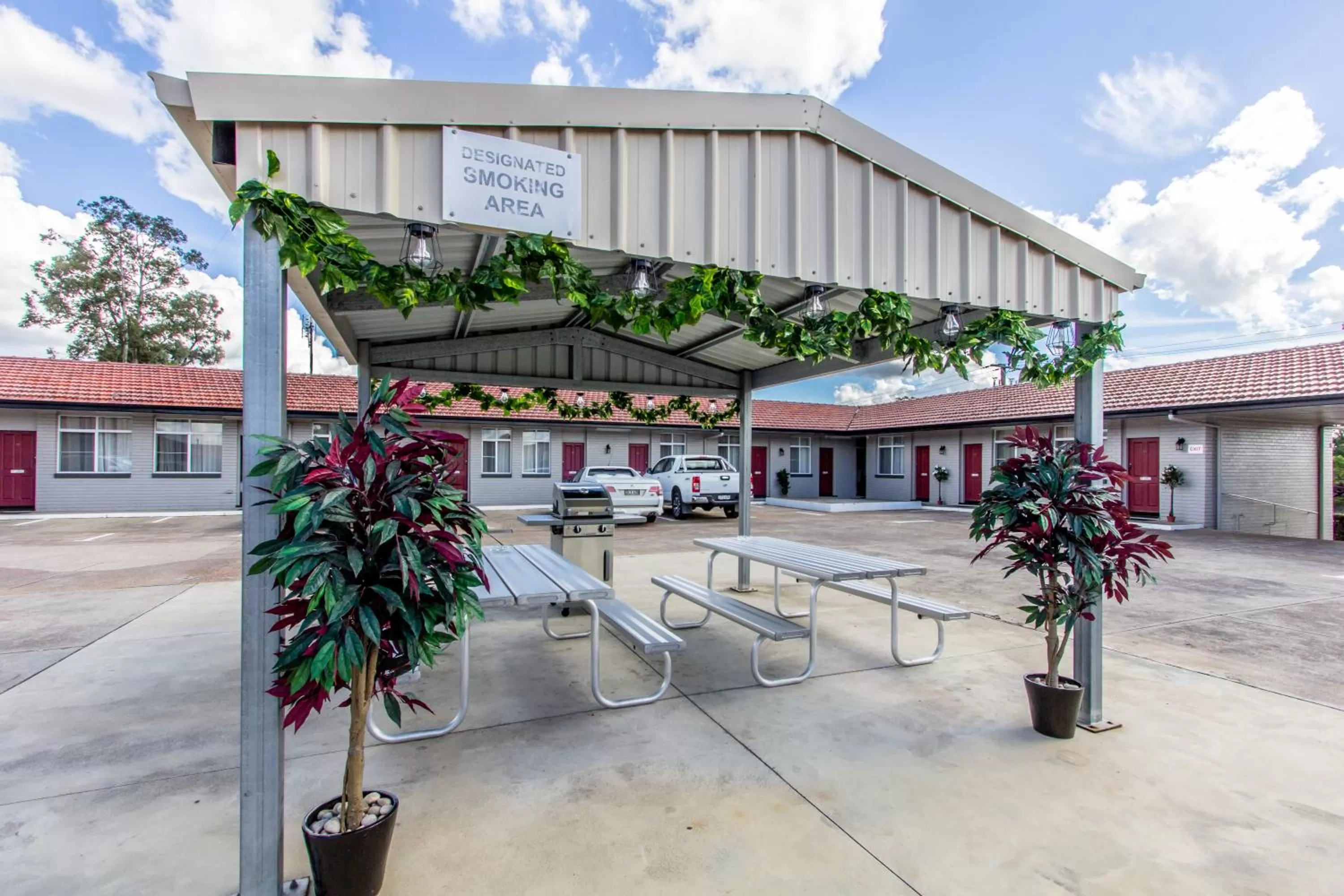 BBQ facilities in Best Western Endeavour Motel