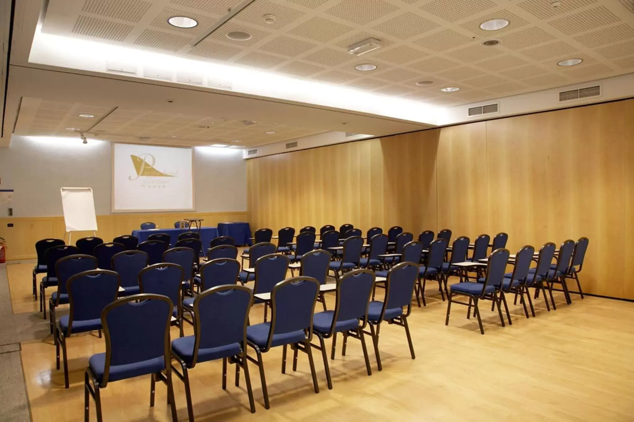 Business facilities in Pacific Hotel Fortino