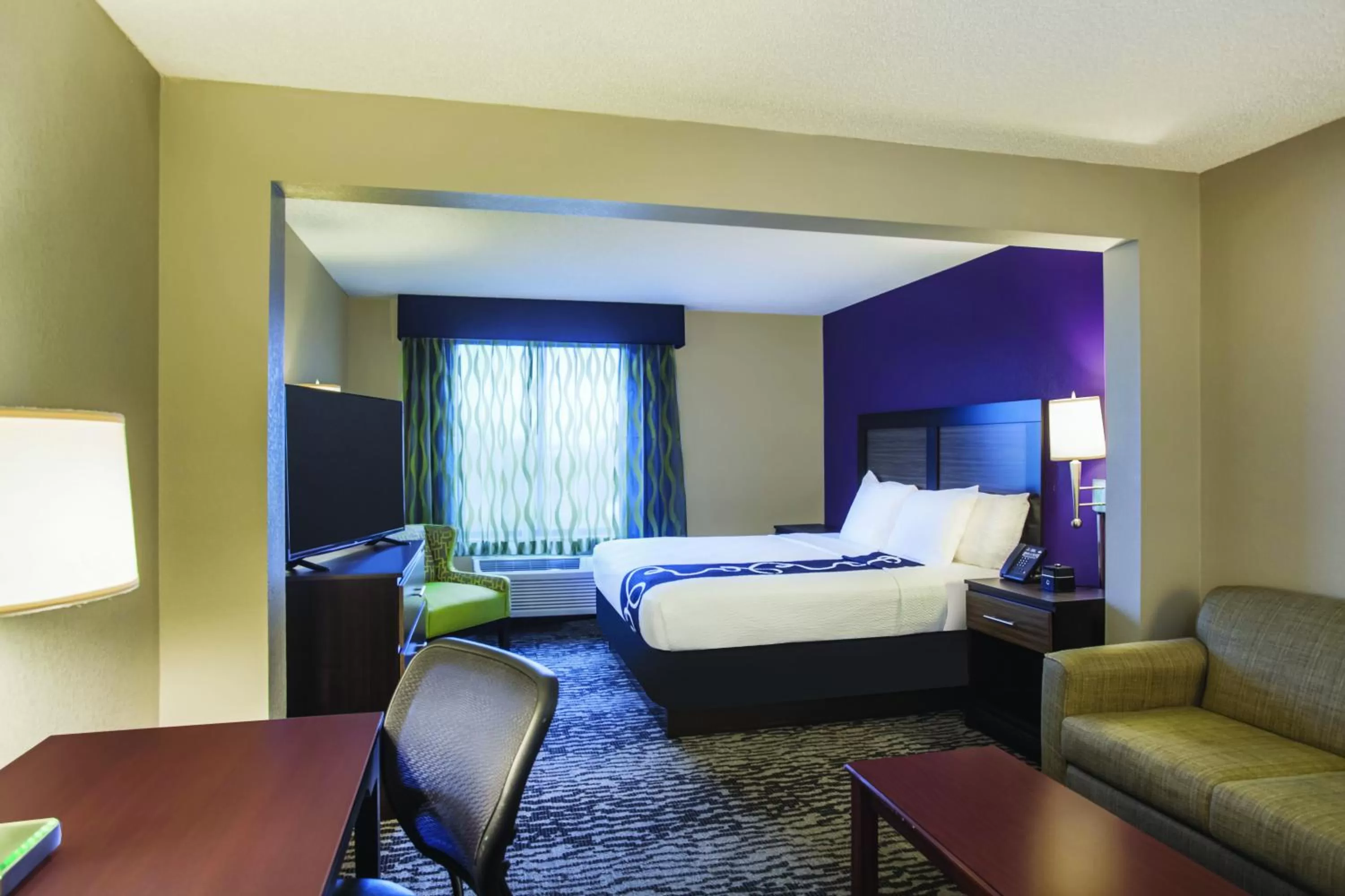 Photo of the whole room, Bed in La Quinta by Wyndham Clearwater South