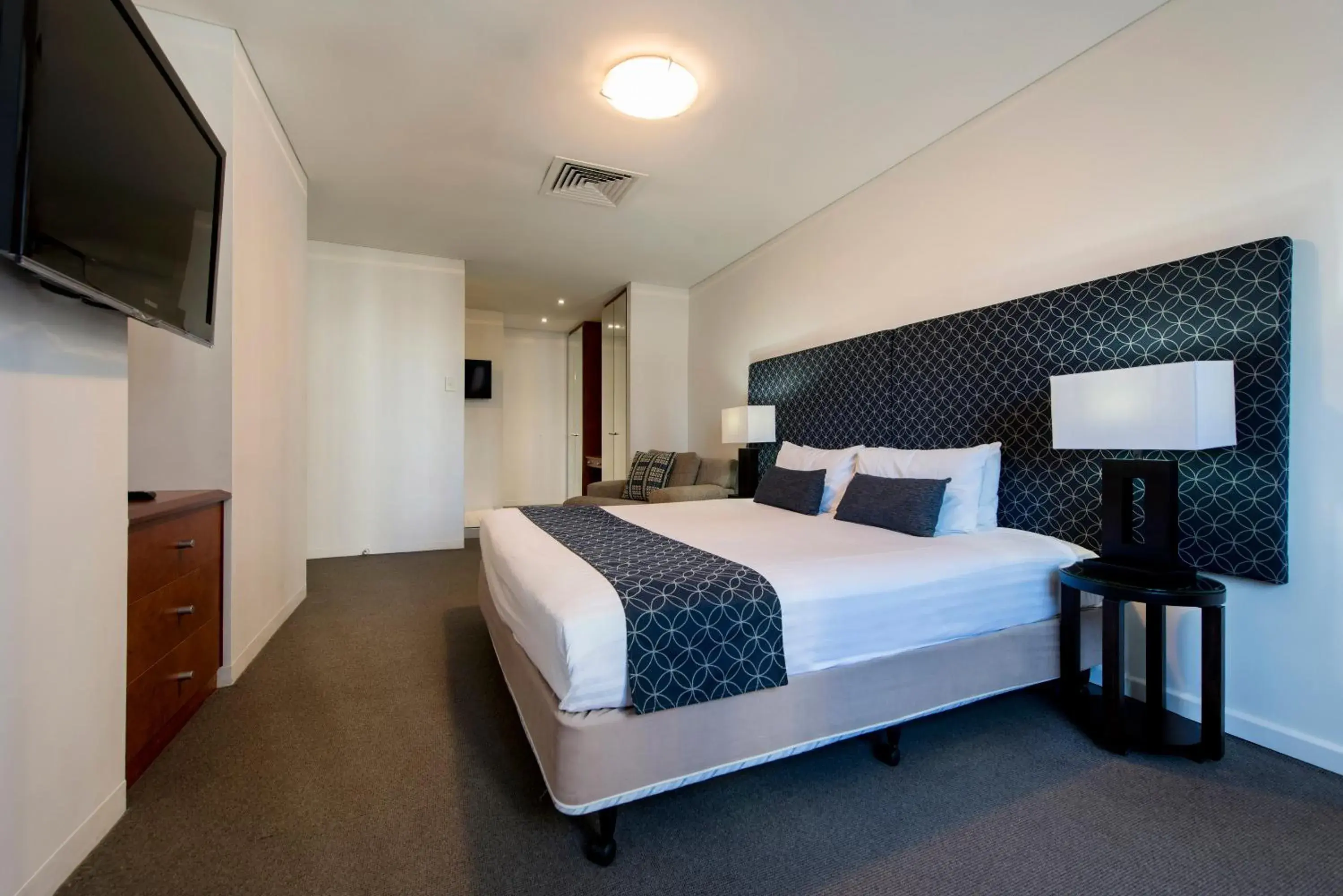 Bedroom, Bed in Mantra on Hay Perth
