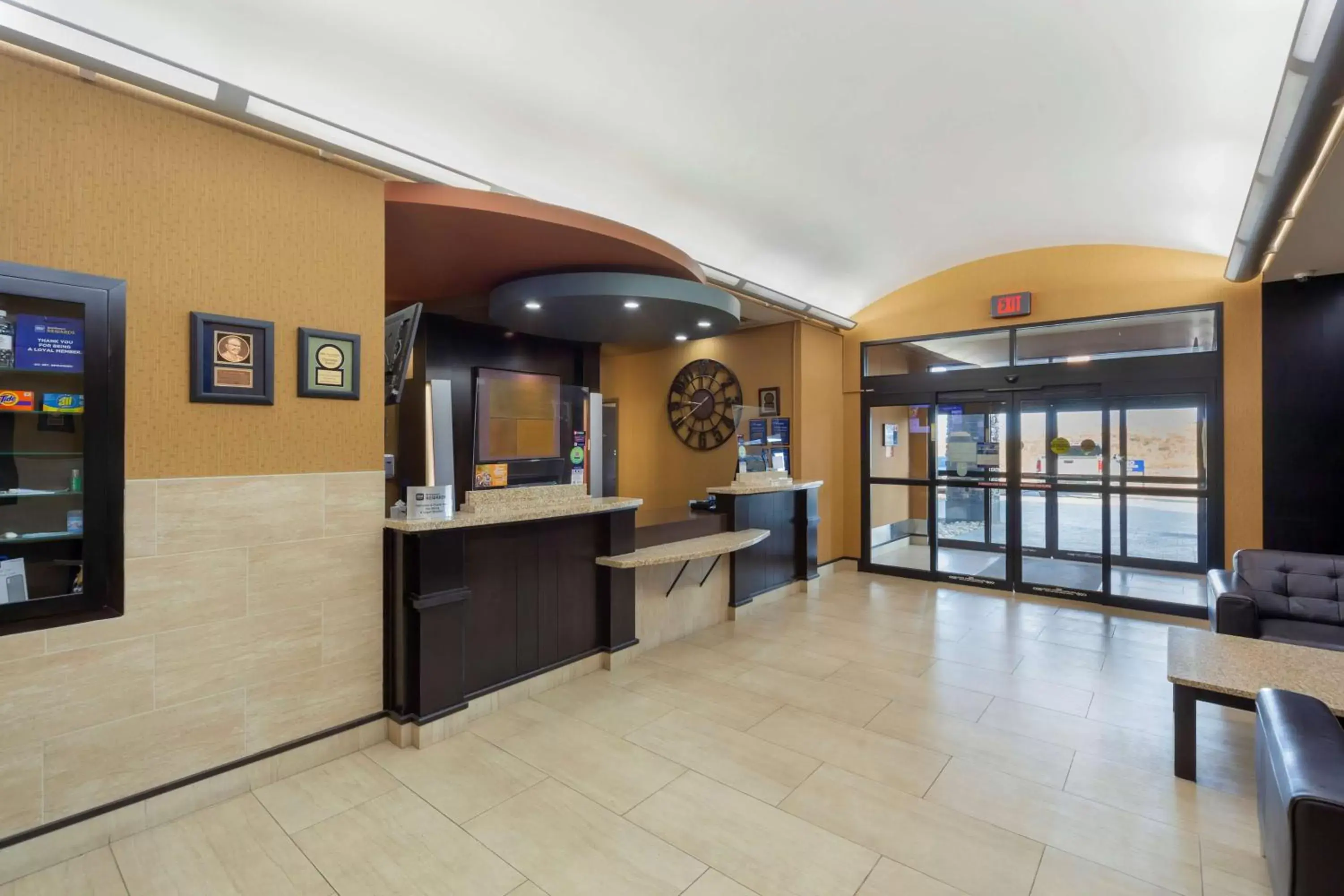 Lobby or reception in Best Western Plus Sherwood Park Inn & Suites