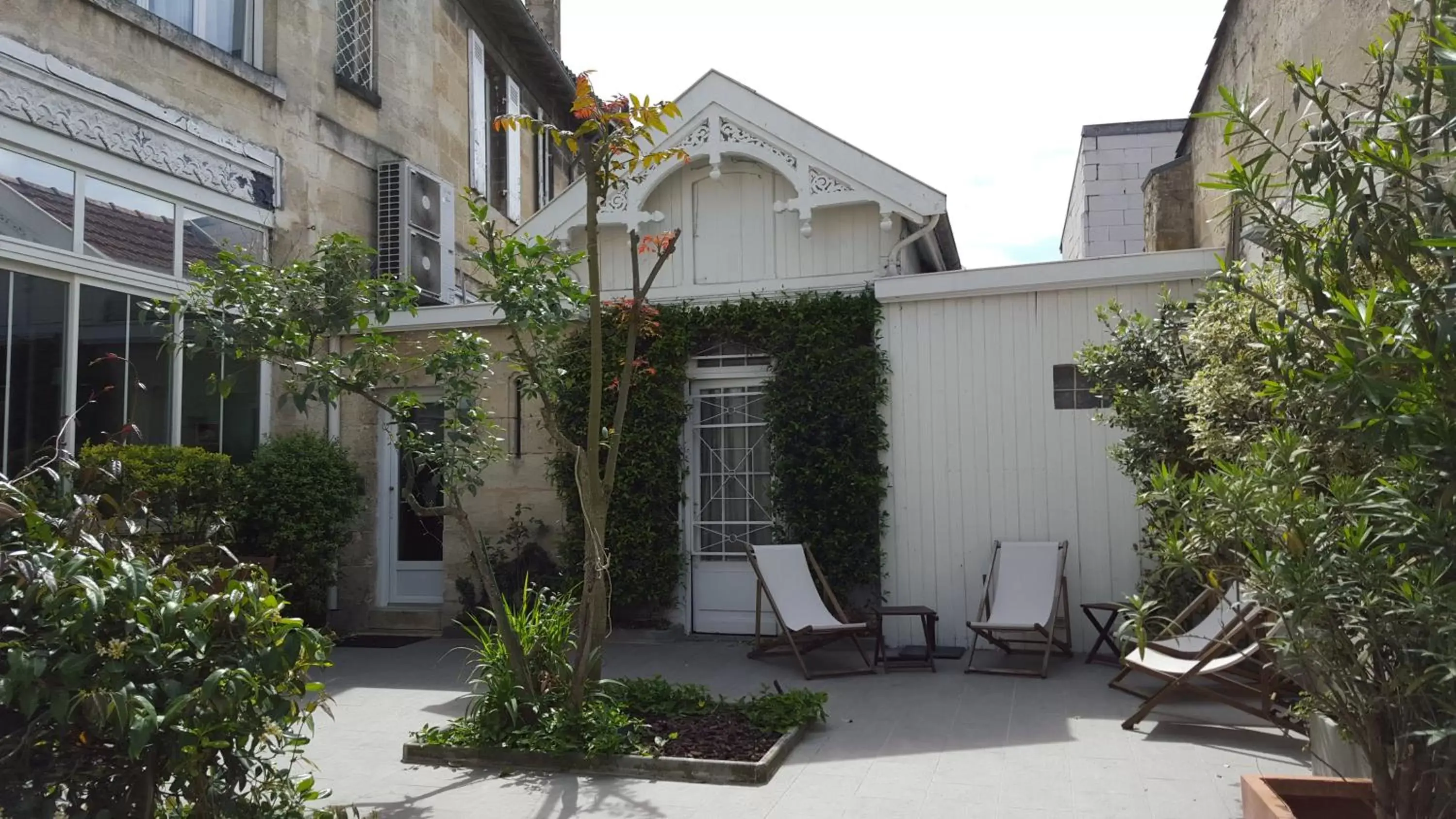 Garden, Property Building in B&B La Halte Montaigne